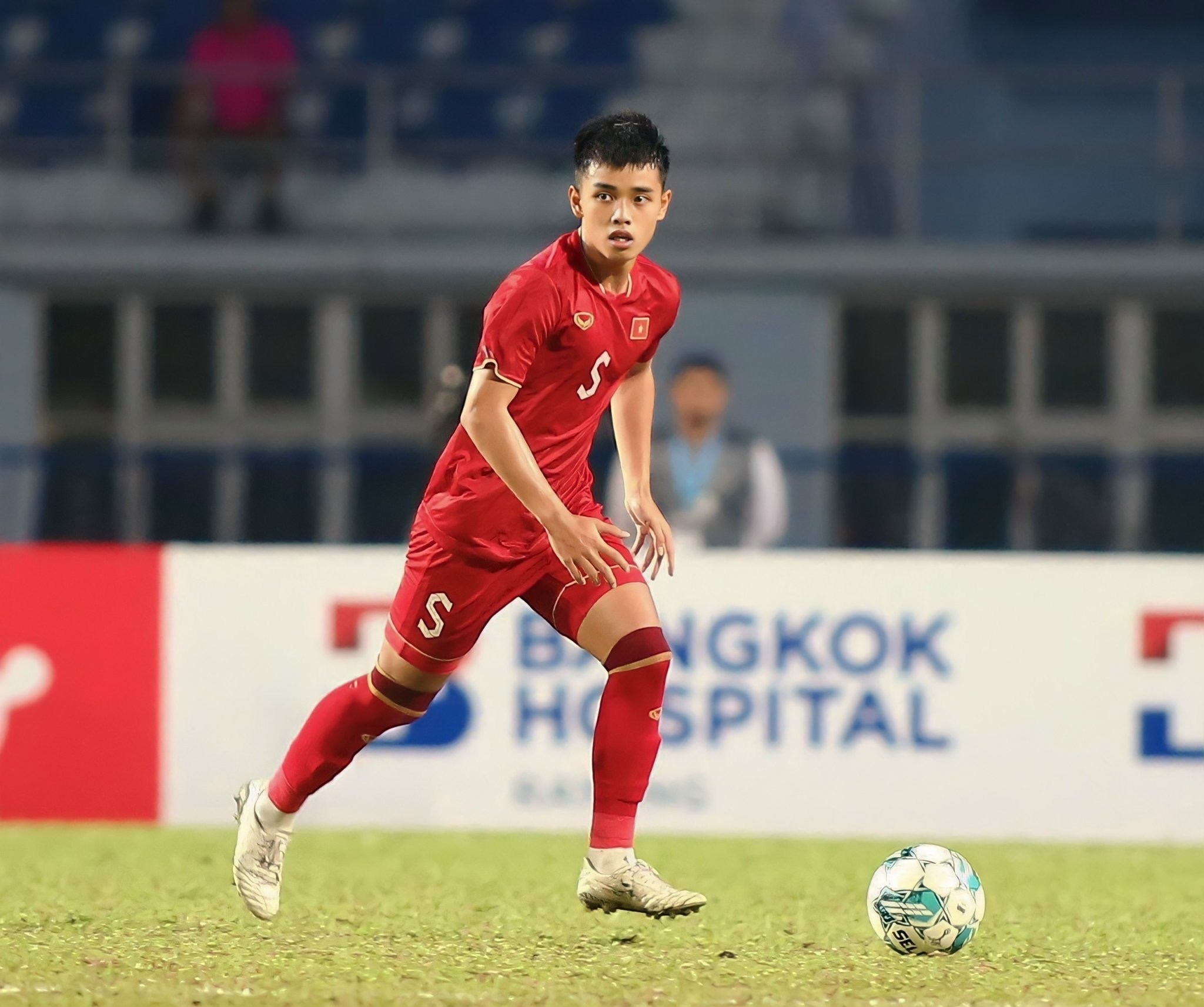 Top 5 tài năng trẻ được kỳ vọng tỏa sáng tại V-League 2023/2024 - Ảnh 2 Top 5 tài năng trẻ được kỳ vọng tỏa sáng tại V-League 2023/2024 - Ảnh 2