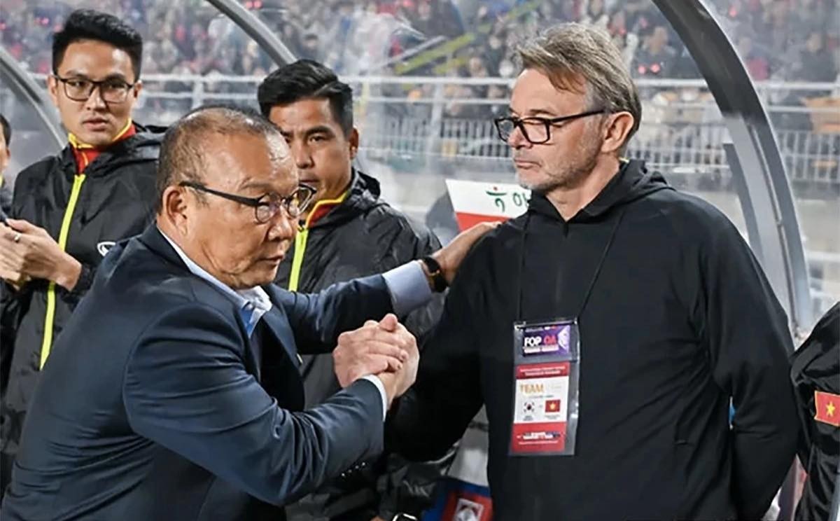HLV Park Hang-seo động viên HLV Troussier,  ĐT Việt Nam tăng hạng FIFA - Ảnh 1
