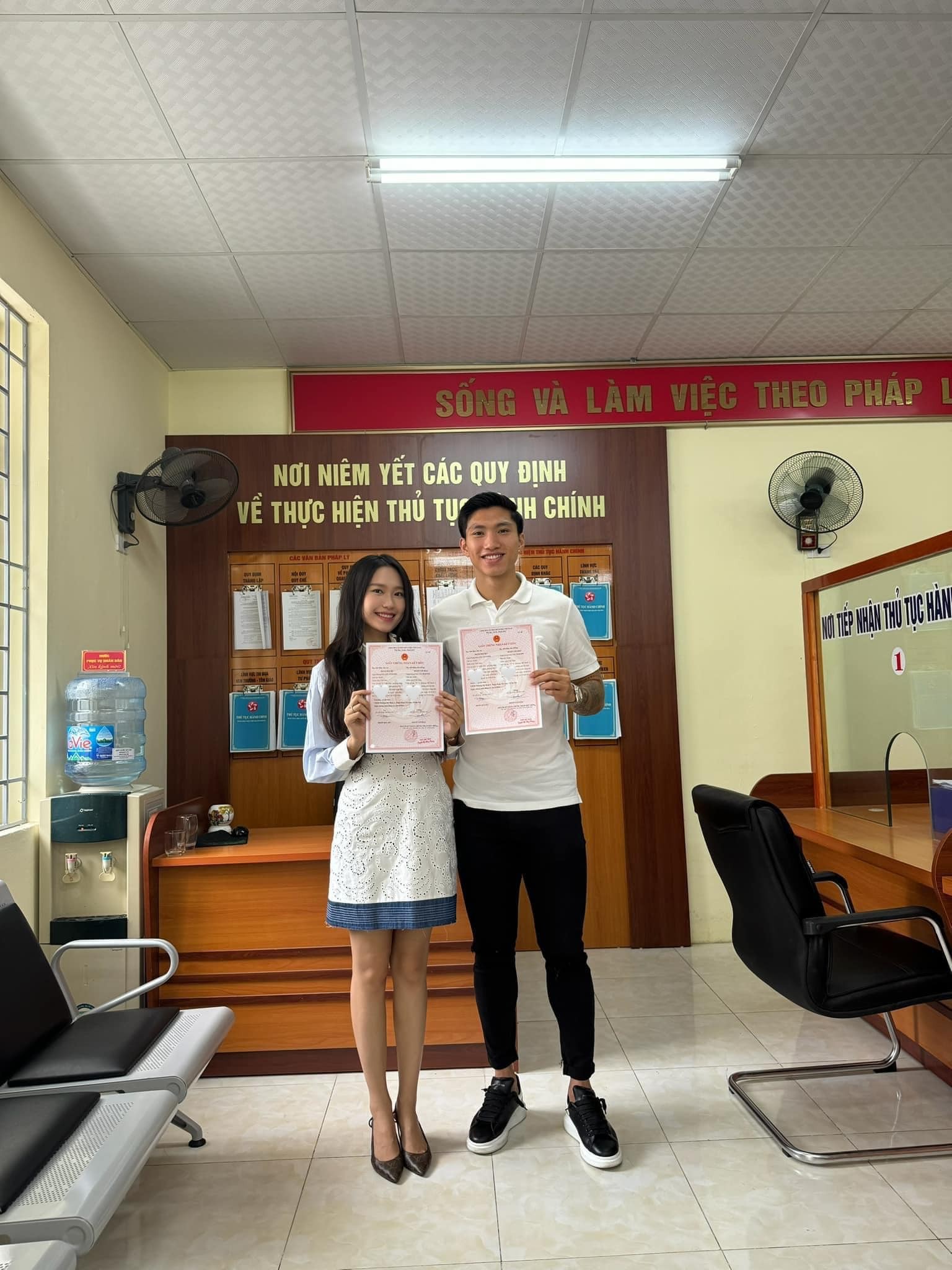 Đoàn Văn Hậu chính thức đăng ký kết hôn với Doãn Hải My - Ảnh 3 Đoàn Văn Hậu chính thức đăng ký kết hôn với Doãn Hải My - Ảnh 3