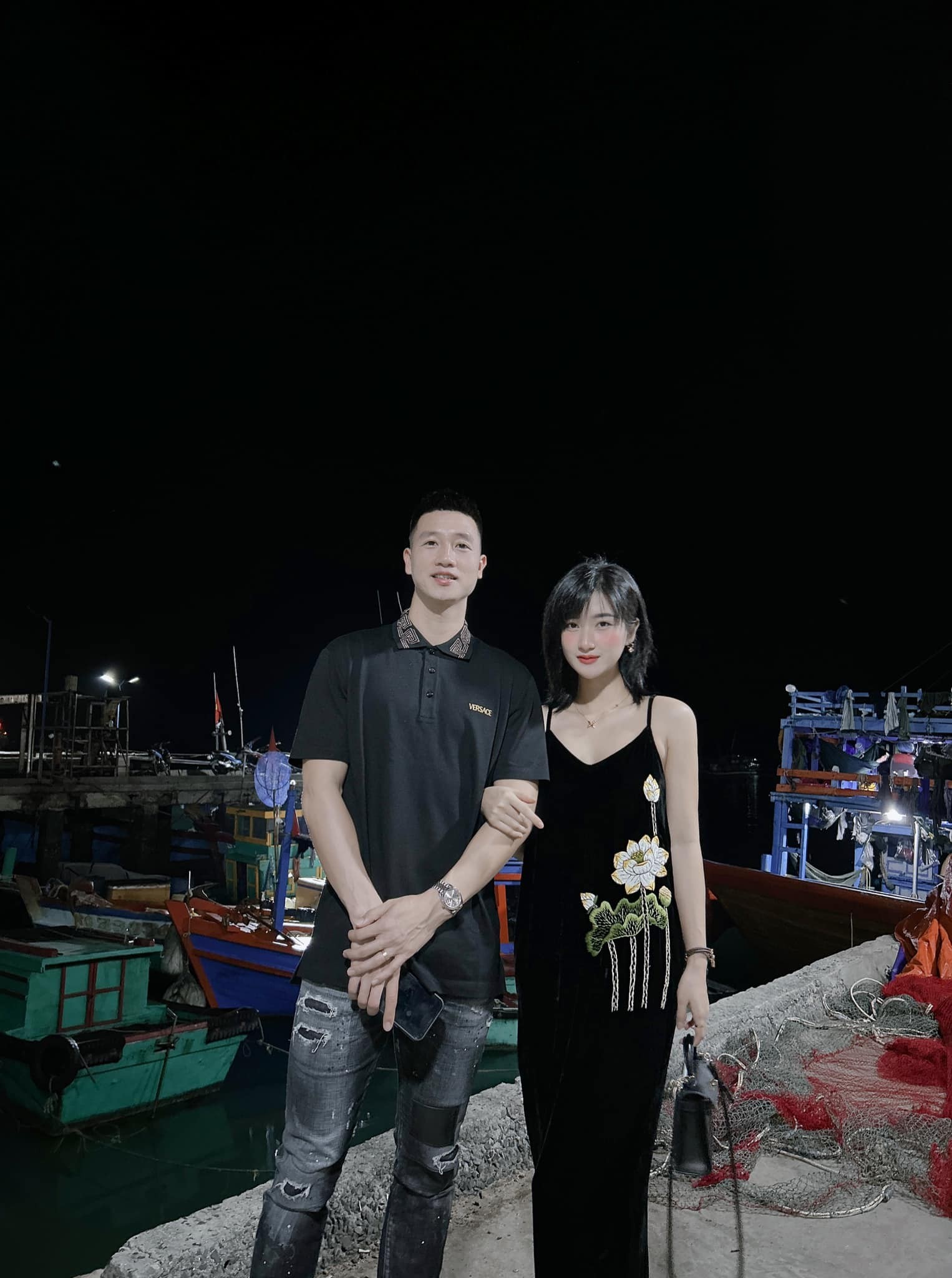 Tình cảm của Huy Hùng và cô vợ hot girl vẫn luôn đong đầy như thuở đầu gặp gỡ Tình cảm của Huy Hùng và cô vợ hot girl vẫn luôn đong đầy như thuở đầu gặp gỡ
