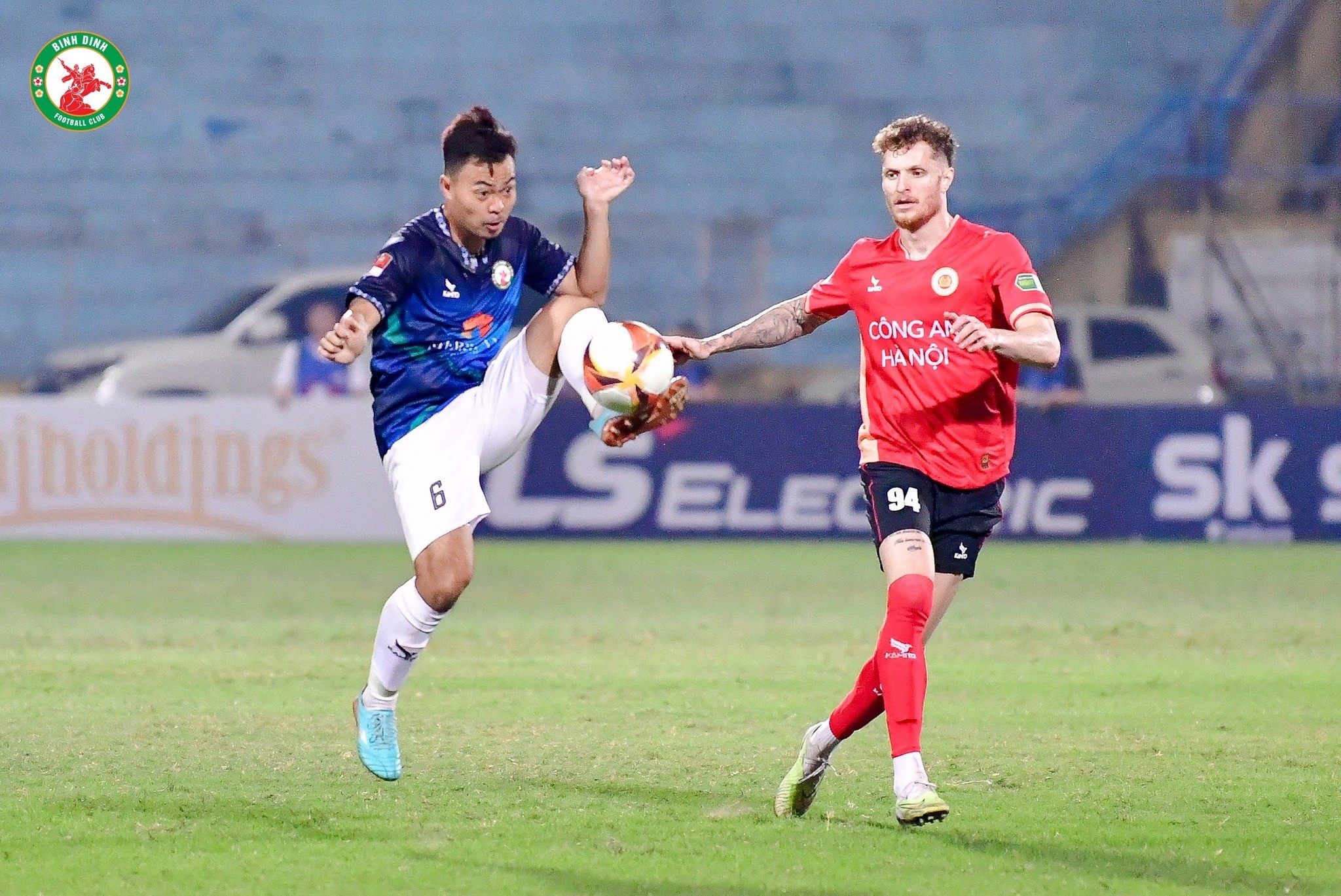 CLB Bình Định cầm hòa CLB CAHN ngay trên sân Hàng Đẫy