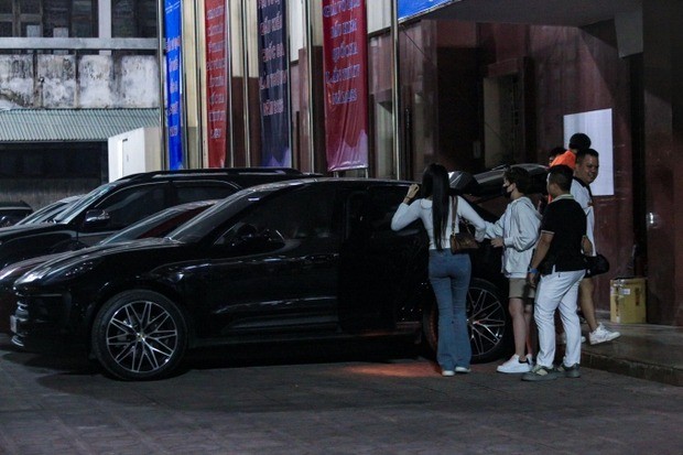 Cùng Doãn Hải My dự mini-show của Hoà Minzy, Đoàn Văn Hậu có phản ứng gây chú ý - Ảnh 4 Cùng Doãn Hải My dự mini-show của Hoà Minzy, Đoàn Văn Hậu có phản ứng gây chú ý - Ảnh 4