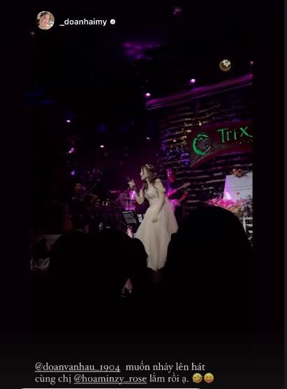 Vợ chồng hậu vệ Đoàn Văn Hậu - Doãn Hải My đi cùng hội bạn thân tham dự mini-show tại Hà Nội do nữ ca sỹ Hoà Minzy tổ chức. Doãn Hải My đã chia sẻ video ghi lại khoảnh khắc Văn Hậu phấn khích khi nghe Hoà Minzy hát giai điệu Yêu Lại Từ Đầu Vợ chồng hậu vệ Đoàn Văn Hậu - Doãn Hải My đi cùng hội bạn thân tham dự mini-show tại Hà Nội do nữ ca sỹ Hoà Minzy tổ chức. Doãn Hải My đã chia sẻ video ghi lại khoảnh khắc Văn Hậu phấn khích khi nghe Hoà Minzy hát giai điệu Yêu Lại Từ Đầu