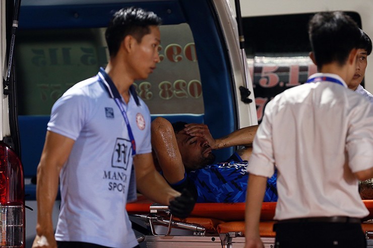 Vòng 1 V-League: Hai cầu thủ phải nhập viện trong ngày CLB TP.HCM lên đầu bảng - Ảnh 1 Vòng 1 V-League: Hai cầu thủ phải nhập viện trong ngày CLB TP.HCM lên đầu bảng - Ảnh 1