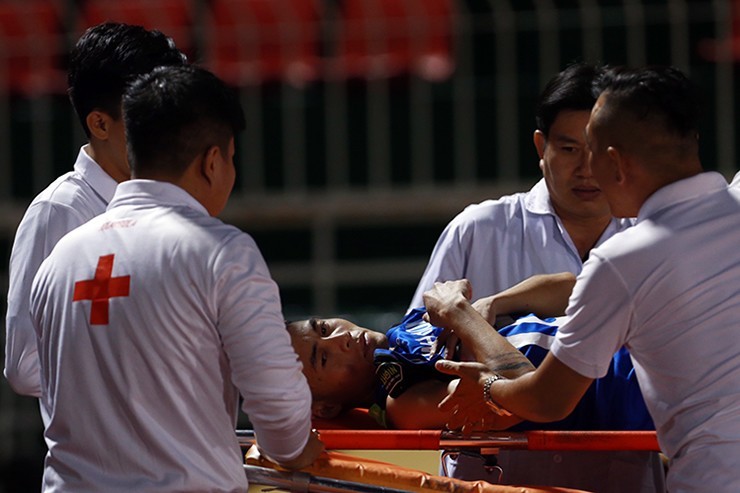 Vòng 1 V-League: Hai cầu thủ phải nhập viện trong ngày CLB TP.HCM lên đầu bảng - Ảnh 2 Vòng 1 V-League: Hai cầu thủ phải nhập viện trong ngày CLB TP.HCM lên đầu bảng - Ảnh 2
