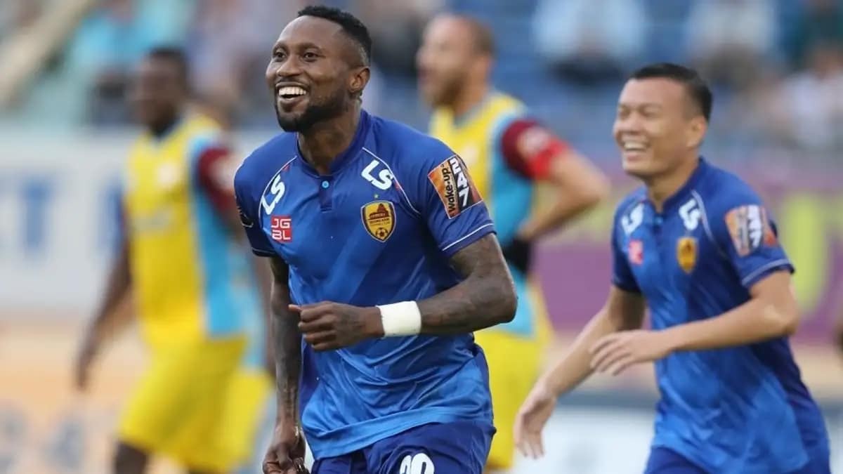 Tiền đạo Hoàng Vũ Samson