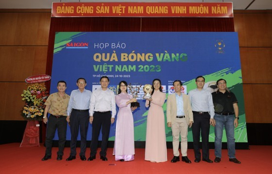 Danh sách đề cử Quả bóng vàng Việt Nam 2023: Văn Quyết bị gạch tên, cầu thủ nhập tịch gây bất ngờ - Ảnh 2 Danh sách đề cử Quả bóng vàng Việt Nam 2023: Văn Quyết bị gạch tên, cầu thủ nhập tịch gây bất ngờ - Ảnh 2