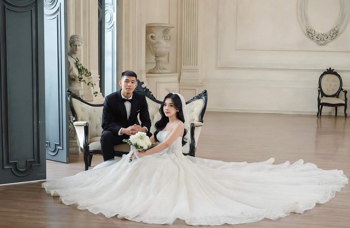 Trung vệ tuyển Việt Nam đá trận 'chung kết cuộc đời' với bạn gái xinh đẹp - Ảnh 2