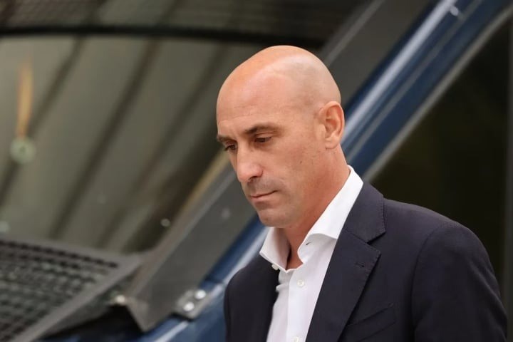 Ủy ban kỷ luật FIFA cấm ông Luis Rubiales tham gia mọi hoạt động bóng đá ở trong nước và quốc tế trong 3 năm Ủy ban kỷ luật FIFA cấm ông Luis Rubiales tham gia mọi hoạt động bóng đá ở trong nước và quốc tế trong 3 năm