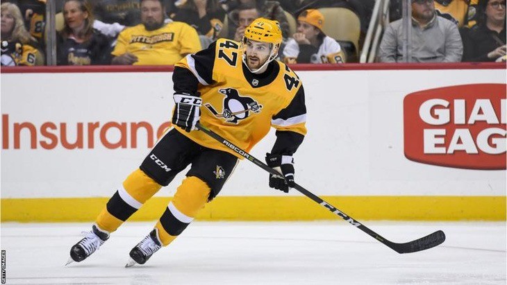 Adam Johnson là cầu thủ hockey người Mỹ tài năng Adam Johnson là cầu thủ hockey người Mỹ tài năng