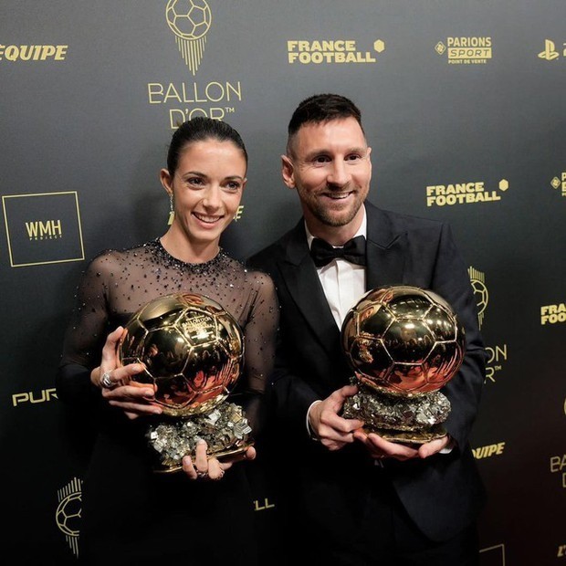 Messi chụp ảnh cùng QBV nữ 2023 Messi chụp ảnh cùng QBV nữ 2023