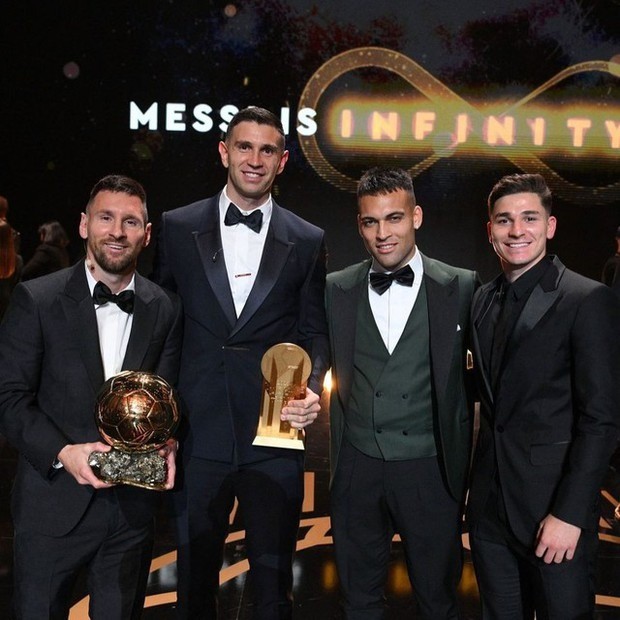 Messi cùng các đồng đội ở ĐT Argentina Messi cùng các đồng đội ở ĐT Argentina