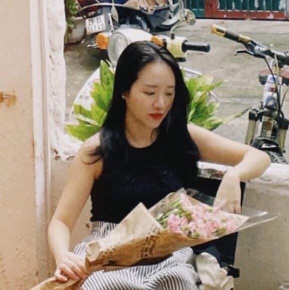 Hồi tháng 8 đúng dịp sinh nhật của Nhuệ Giang, Xuân Trường lần đầu đăng hẳn 4 ảnh của vợ lên Instagram. Kèm theo đó, cầu thủ này viết ngắn gọn nhưng đầy ngọt ngào: 'Birthday girl. I love you'