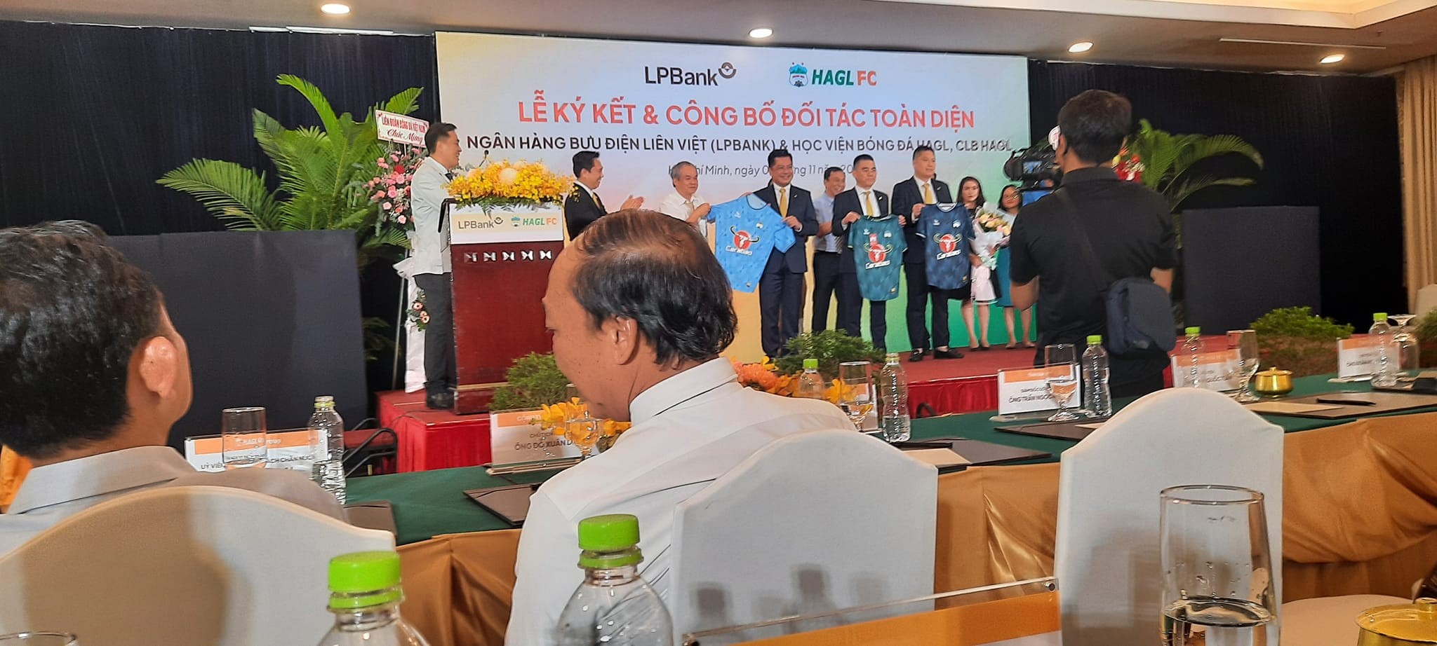 Vì sao CLB HAGL của bầu Đức quyết định đổi tên? - Ảnh 2 Vì sao CLB HAGL của bầu Đức quyết định đổi tên? - Ảnh 2
