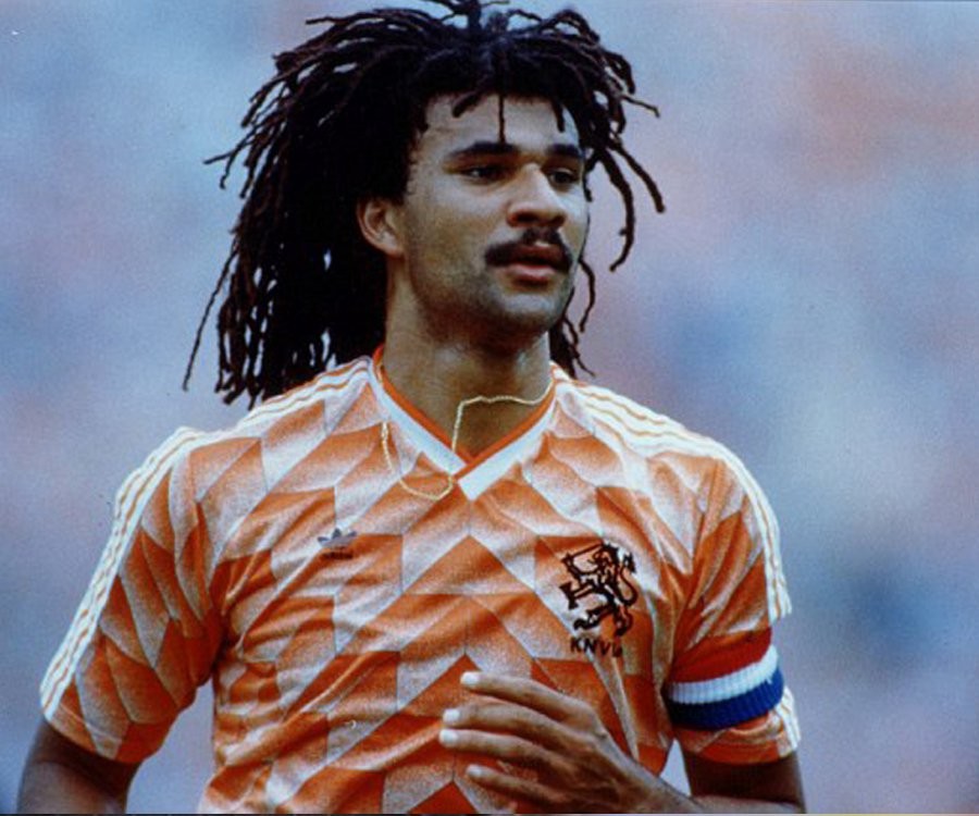 Ruud Gullit là một trong nhiều huyền thoại của bóng đá Hà Lan Ruud Gullit là một trong nhiều huyền thoại của bóng đá Hà Lan
