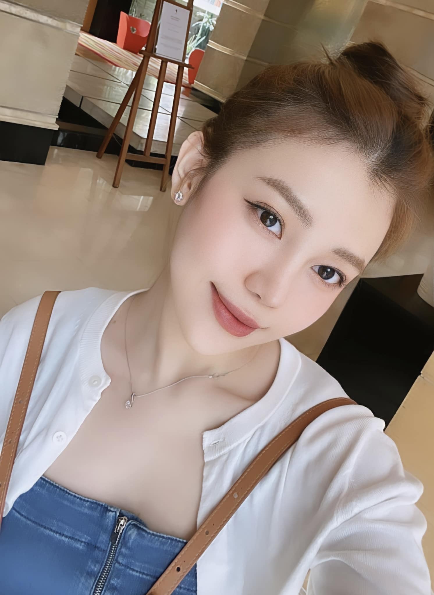 Chiêm ngưỡng nhan sắc xinh đẹp cùng vóc dáng 'bốc lửa' của bạn gái hậu vệ tuyển Việt Nam - Ảnh 6