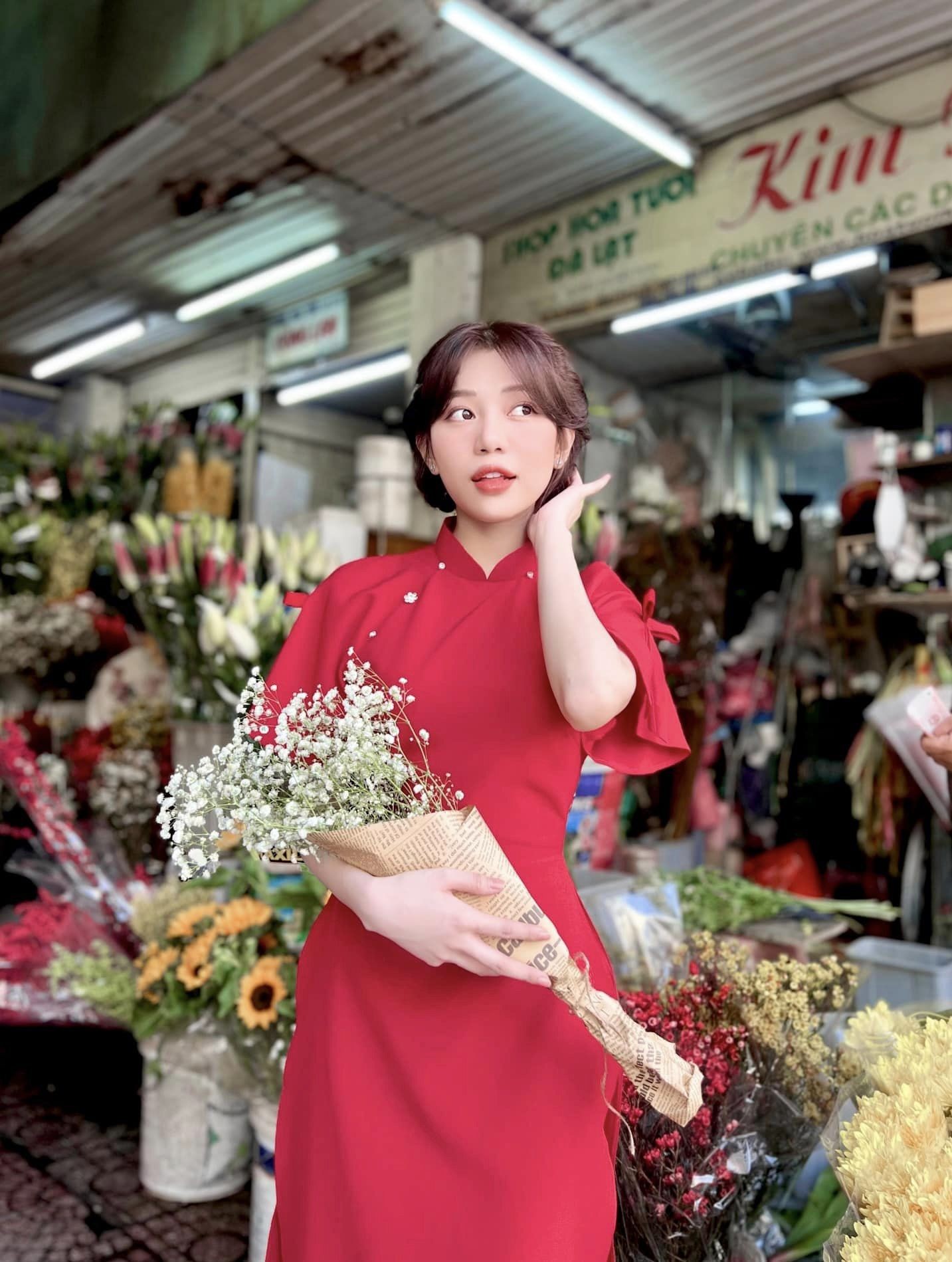 Chiêm ngưỡng nhan sắc xinh đẹp cùng vóc dáng 'bốc lửa' của bạn gái hậu vệ tuyển Việt Nam - Ảnh 5