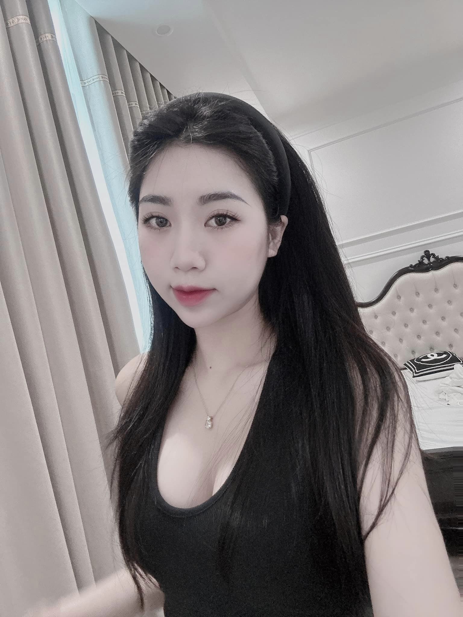 Nguyễn Thị Nụ sinh năm 1997 - em gái cầu thủ Văn Toàn là gương mặt khá nổi trong giới trẻ Việt, cô hiện đang sinh sống và làm kinh doanh tại quê nhà Hải Dương Nguyễn Thị Nụ sinh năm 1997 - em gái cầu thủ Văn Toàn là gương mặt khá nổi trong giới trẻ Việt, cô hiện đang sinh sống và làm kinh doanh tại quê nhà Hải Dương