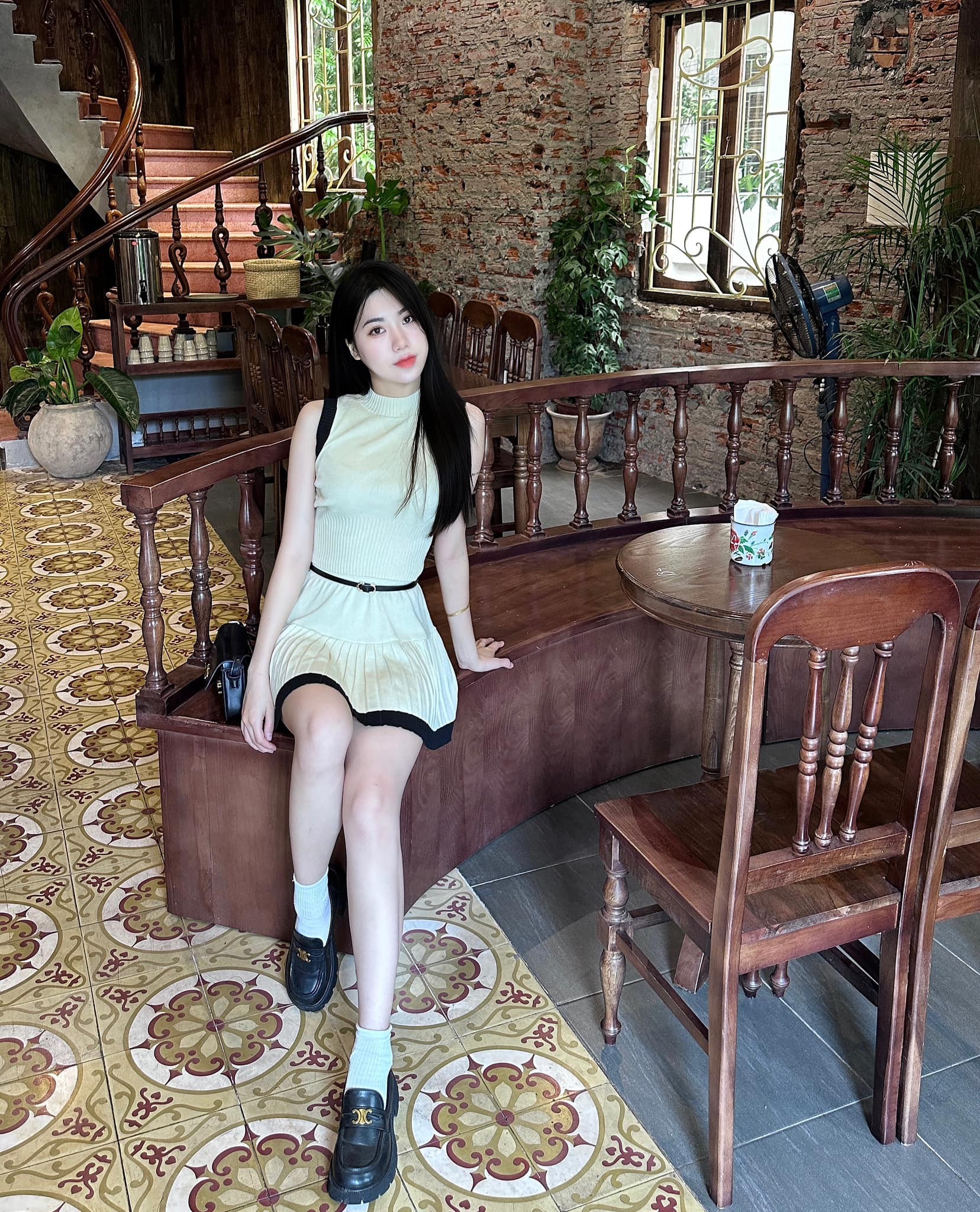 Nguyễn Nụ theo đuổi phong cách nữ tính, gợi cảm. Cô cũng nhận được nhiều sự quan tâm nhờ có anh trai giỏi hơn Nguyễn Nụ theo đuổi phong cách nữ tính, gợi cảm. Cô cũng nhận được nhiều sự quan tâm nhờ có anh trai giỏi hơn