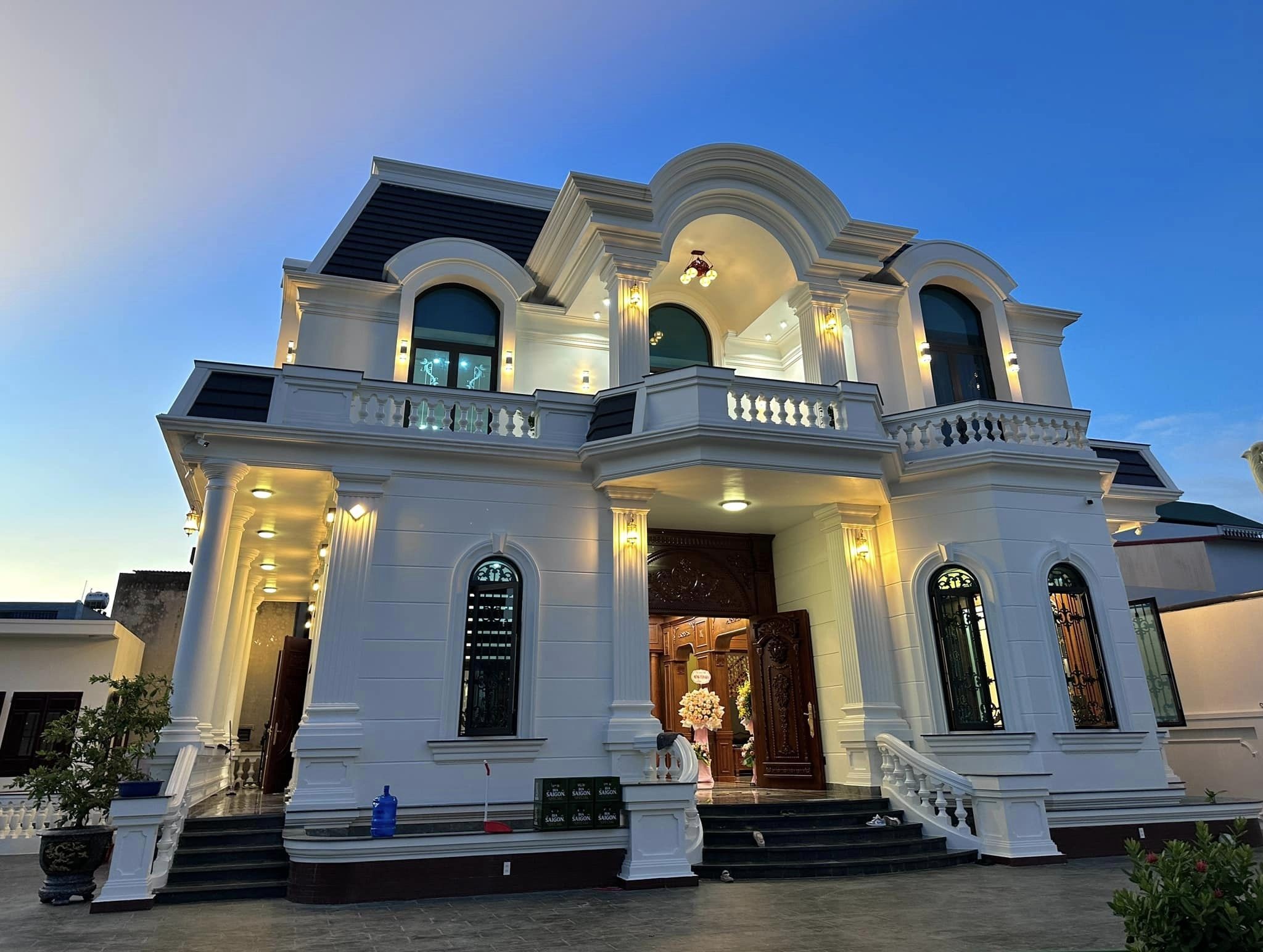 Trước đó, Văn Toàn đã xây xong căn nhà sang trọng hơn chục tỷ dành tặng bố mẹ ở Hải Dương Trước đó, Văn Toàn đã xây xong căn nhà sang trọng hơn chục tỷ dành tặng bố mẹ ở Hải Dương