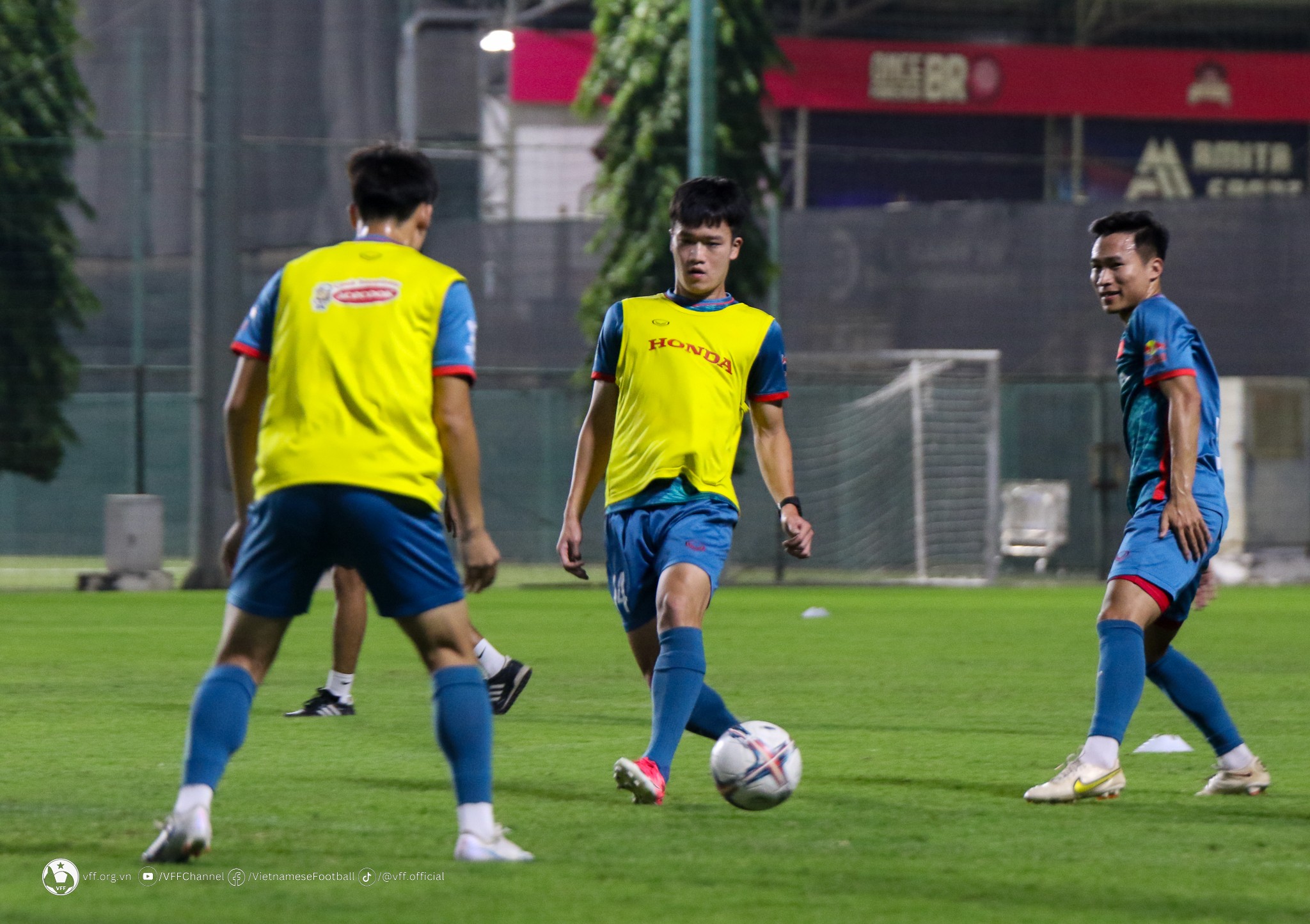 Tuyển Việt Nam tích cực tập luyện hướng đến màn so tài với tuyển Philippines
