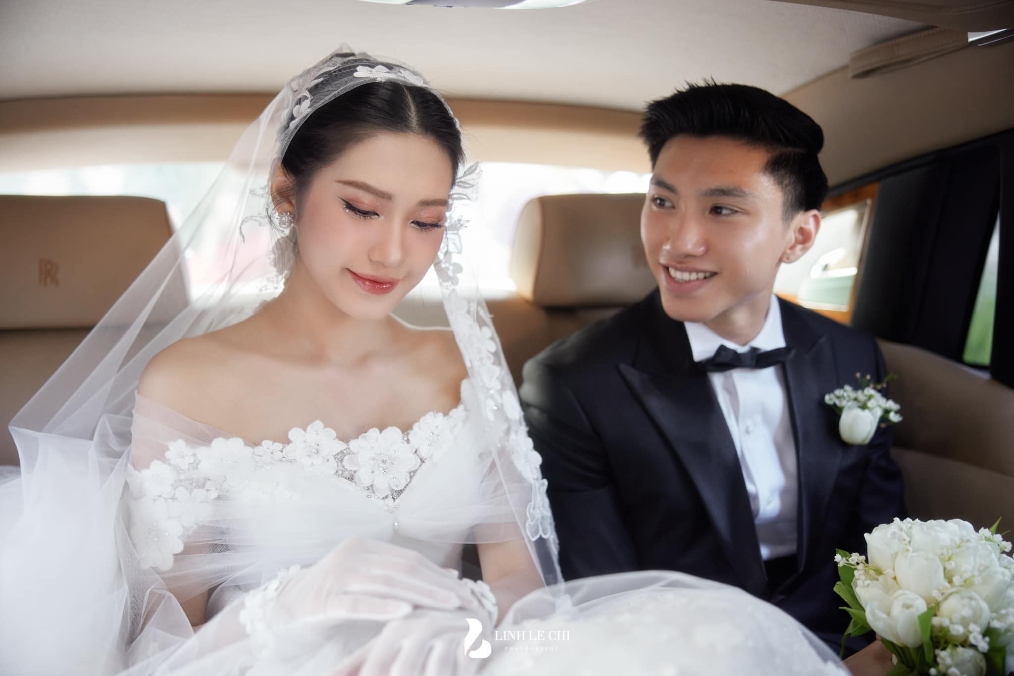 Sau nhiều năm hẹn hò hạnh phúc, Đoàn Văn Hậu và Doãn Hải My đã chính thức tổ chức lễ cưới để về chung một nhà. FB: Linh Lê Chí