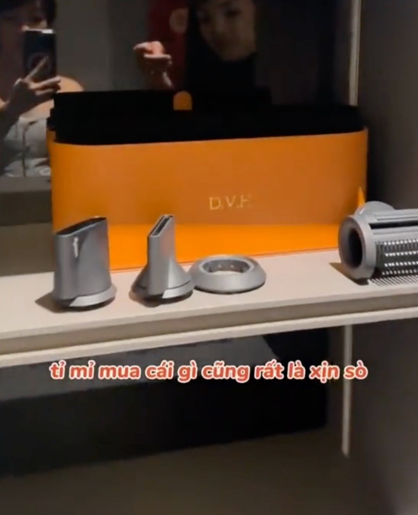 Đồ đạc trong nhà rất hiện đại, do chính Văn Hậu lựa chọn tỉ mỉ