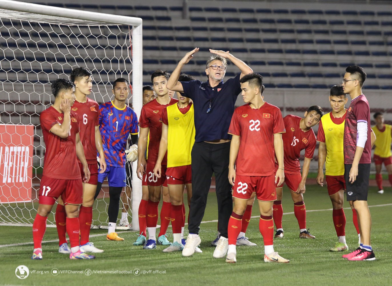 Tuyển Việt Nam có buổi tập cuối cùng trên sân Rizal Memorial. Ảnh: VFF Tuyển Việt Nam có buổi tập cuối cùng trên sân Rizal Memorial. Ảnh: VFF
