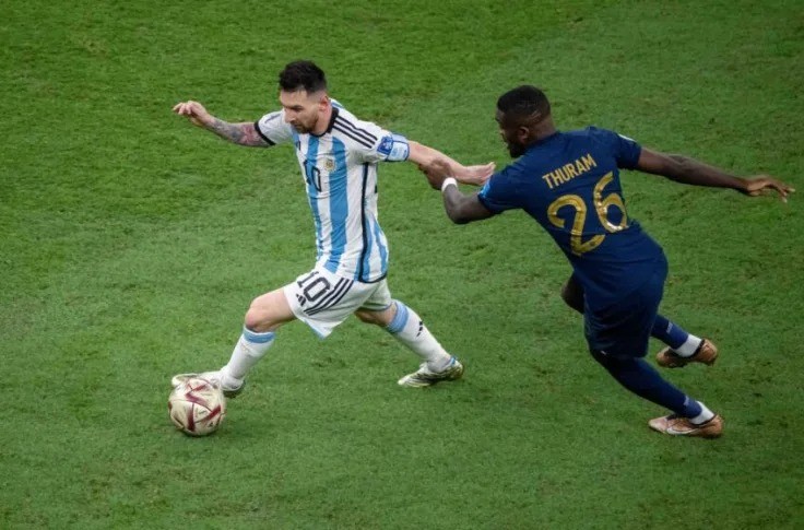 Marcus Thuram từng có dịp đối đầu Messi ở trận chung kết World Cup 2022. Ảnh: Internet Marcus Thuram từng có dịp đối đầu Messi ở trận chung kết World Cup 2022. Ảnh: Internet