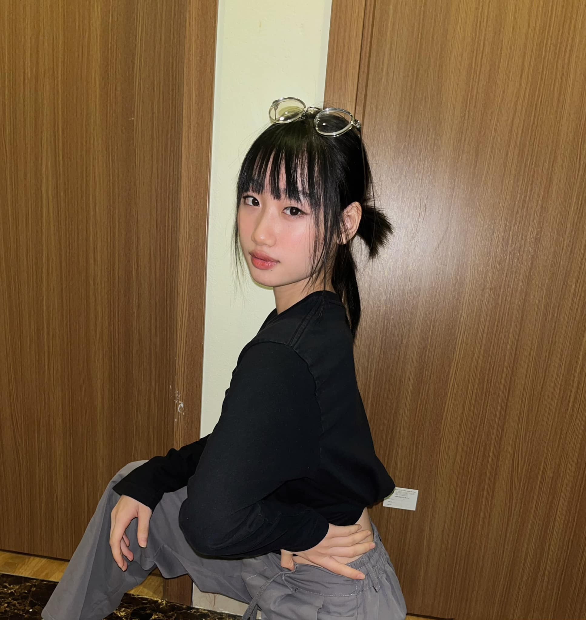 Ngoài đời, Phương Nhi theo đuổi phong cách đơn giản, năng động, khoẻ khoắn, đúng với lứa tuổi của mình.