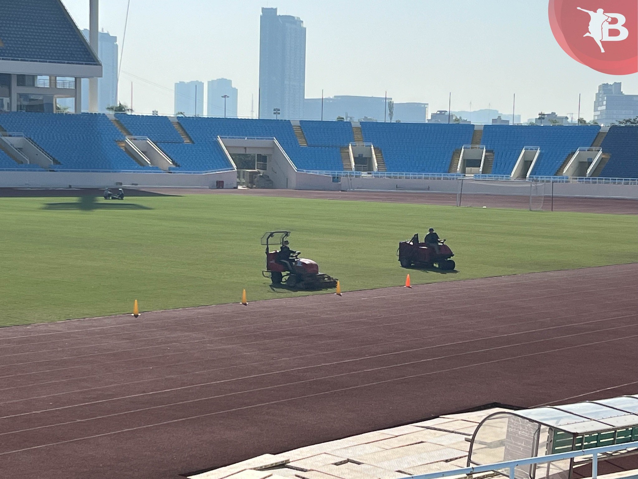 Ban quả lý sân còn 4 ngày để hoàn thiện tất cả các hạng mục cần thiết phục vụ cho trận đấu của đội tuyển quốc gia Việt Nam