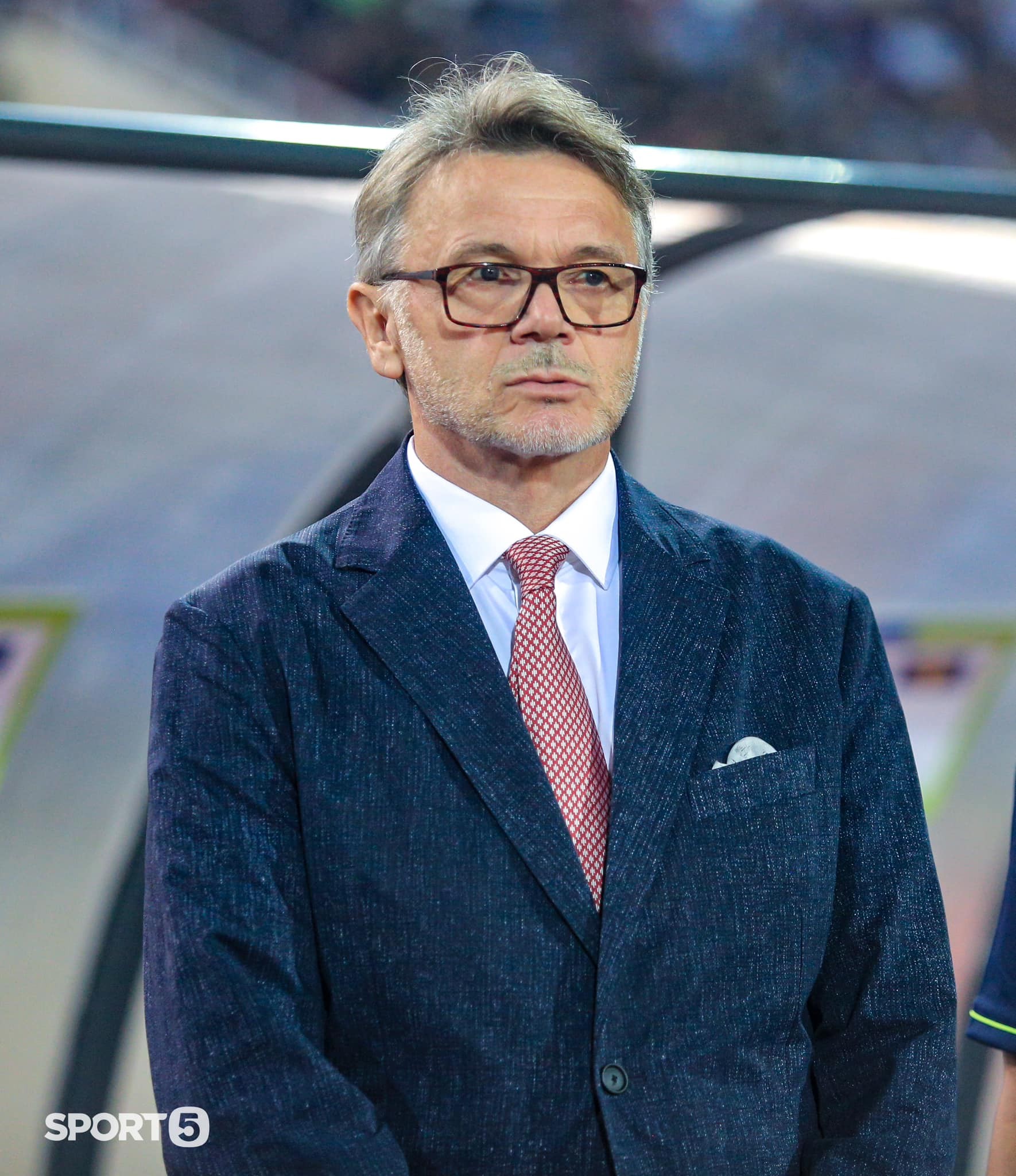 HLV Troussier bày tỏ sự thất vọng về kết quả trận đấu. Ảnh: Sport5