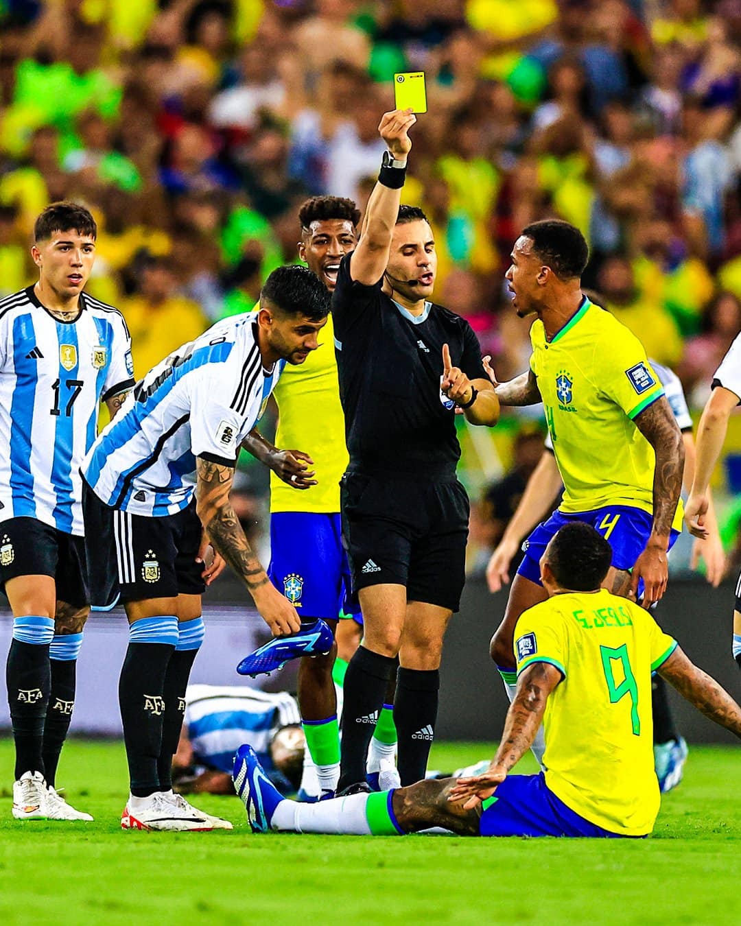 Siêu kinh điển Nam Mỹ: Brazil trắng tay trước Argentina ngay trên sân nhà - Ảnh 2 Siêu kinh điển Nam Mỹ: Brazil trắng tay trước Argentina ngay trên sân nhà - Ảnh 2