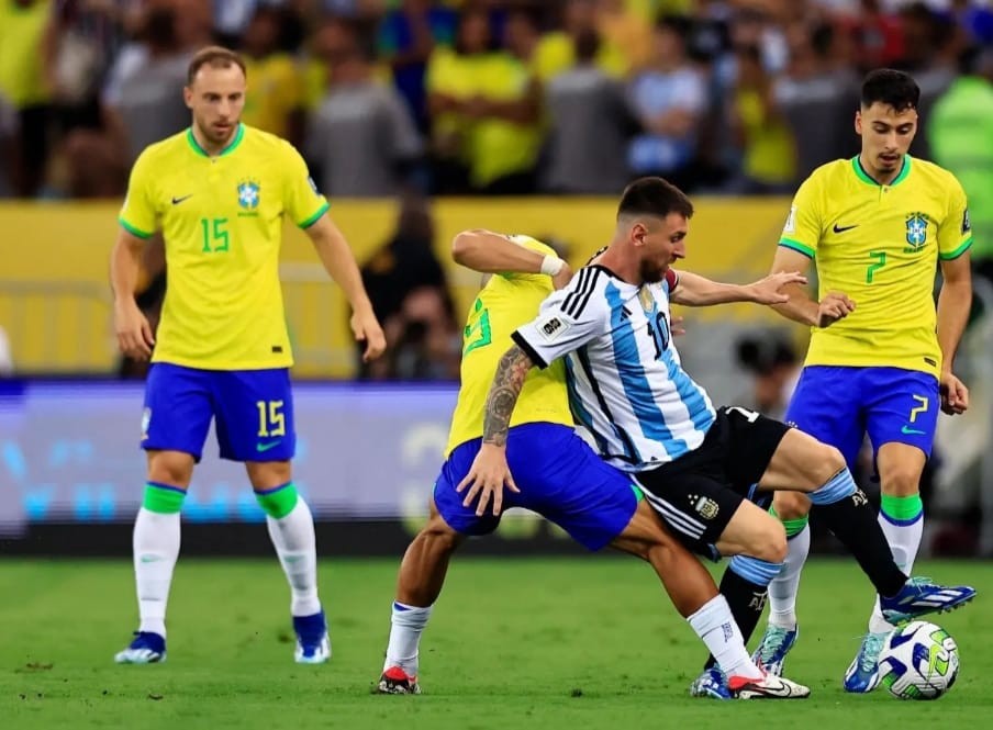 Siêu kinh điển Nam Mỹ: Brazil trắng tay trước Argentina ngay trên sân nhà - Ảnh 1 Siêu kinh điển Nam Mỹ: Brazil trắng tay trước Argentina ngay trên sân nhà - Ảnh 1