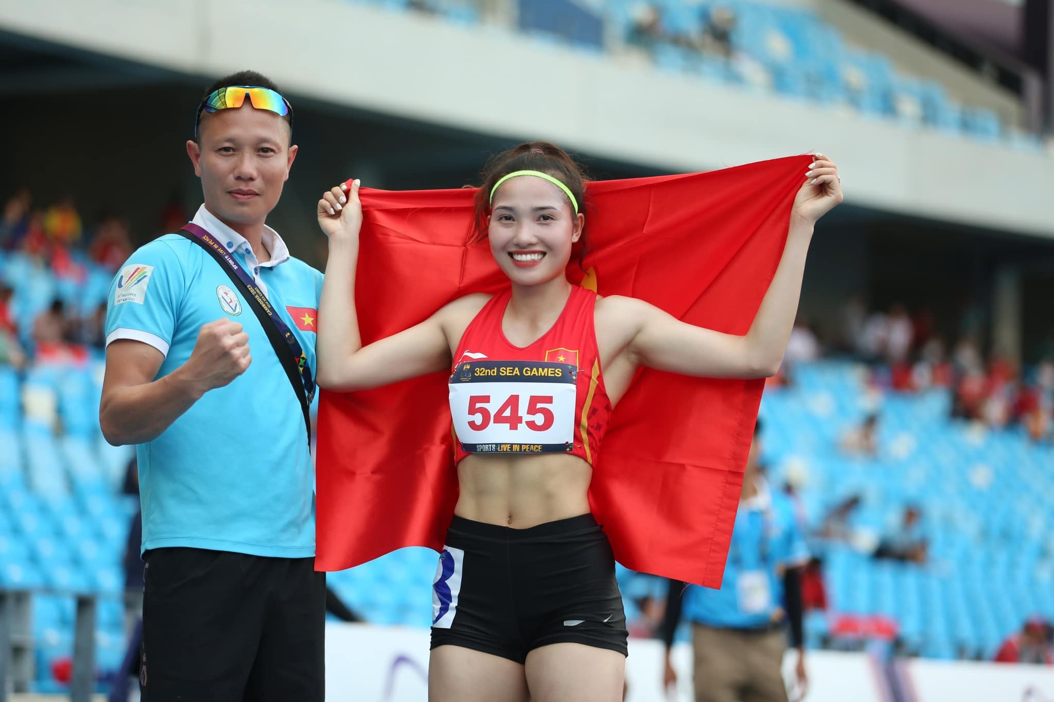 Linh Na có thân hình săn chắc, cơ bắp cùng nền tảng thể lực sung mãn. Tại SEA Games 32, cô mang về cho điền kinh Việt Nam tấm huy chương vàng 7 môn phối hợp với tổng điểm 5.403. Linh Na có thân hình săn chắc, cơ bắp cùng nền tảng thể lực sung mãn. Tại SEA Games 32, cô mang về cho điền kinh Việt Nam tấm huy chương vàng 7 môn phối hợp với tổng điểm 5.403.