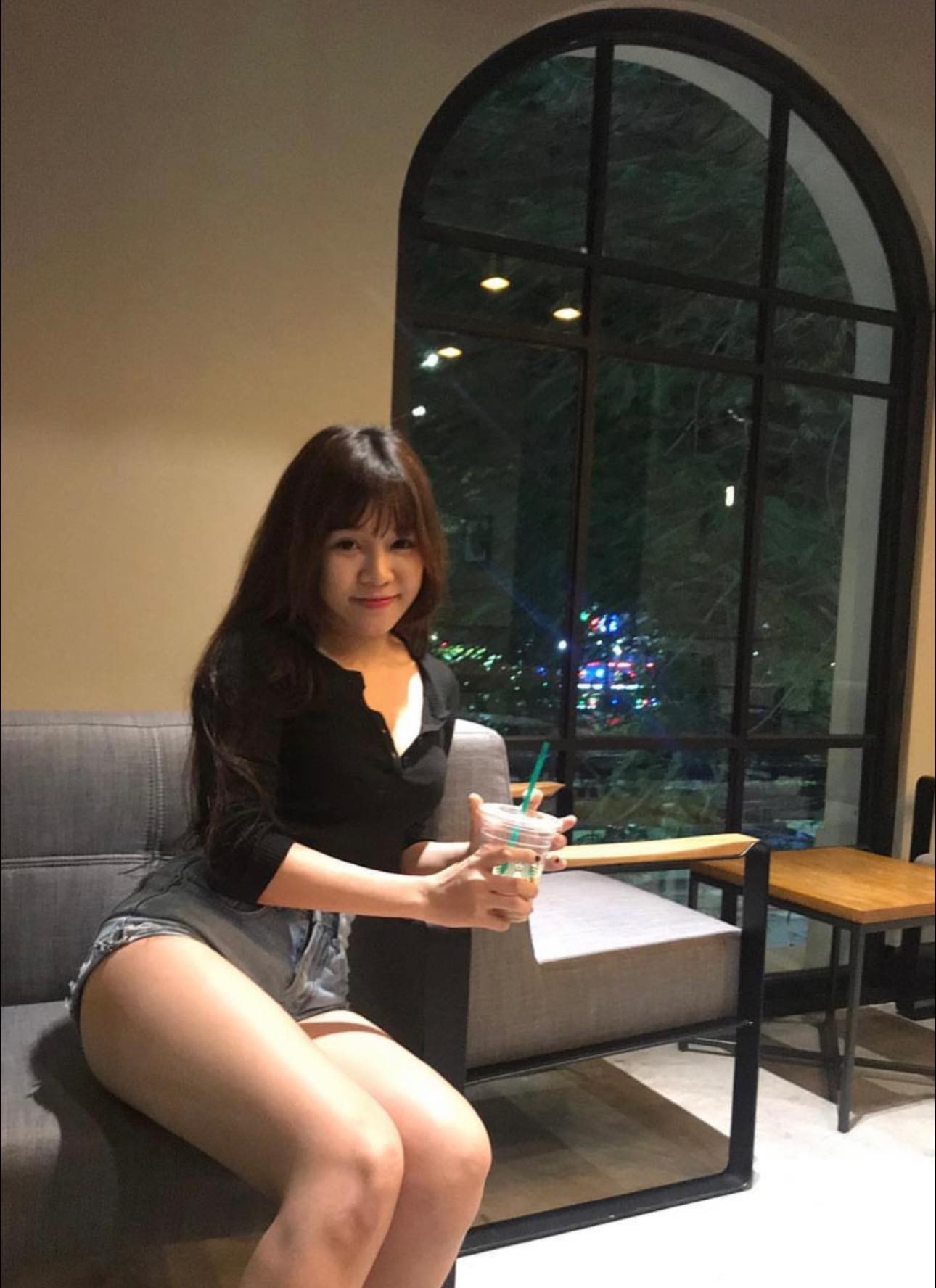 Bạn gái Văn Lâm khiến fan 'đỏ mặt' với hình ảnh đầy quyến rũ - Ảnh 2