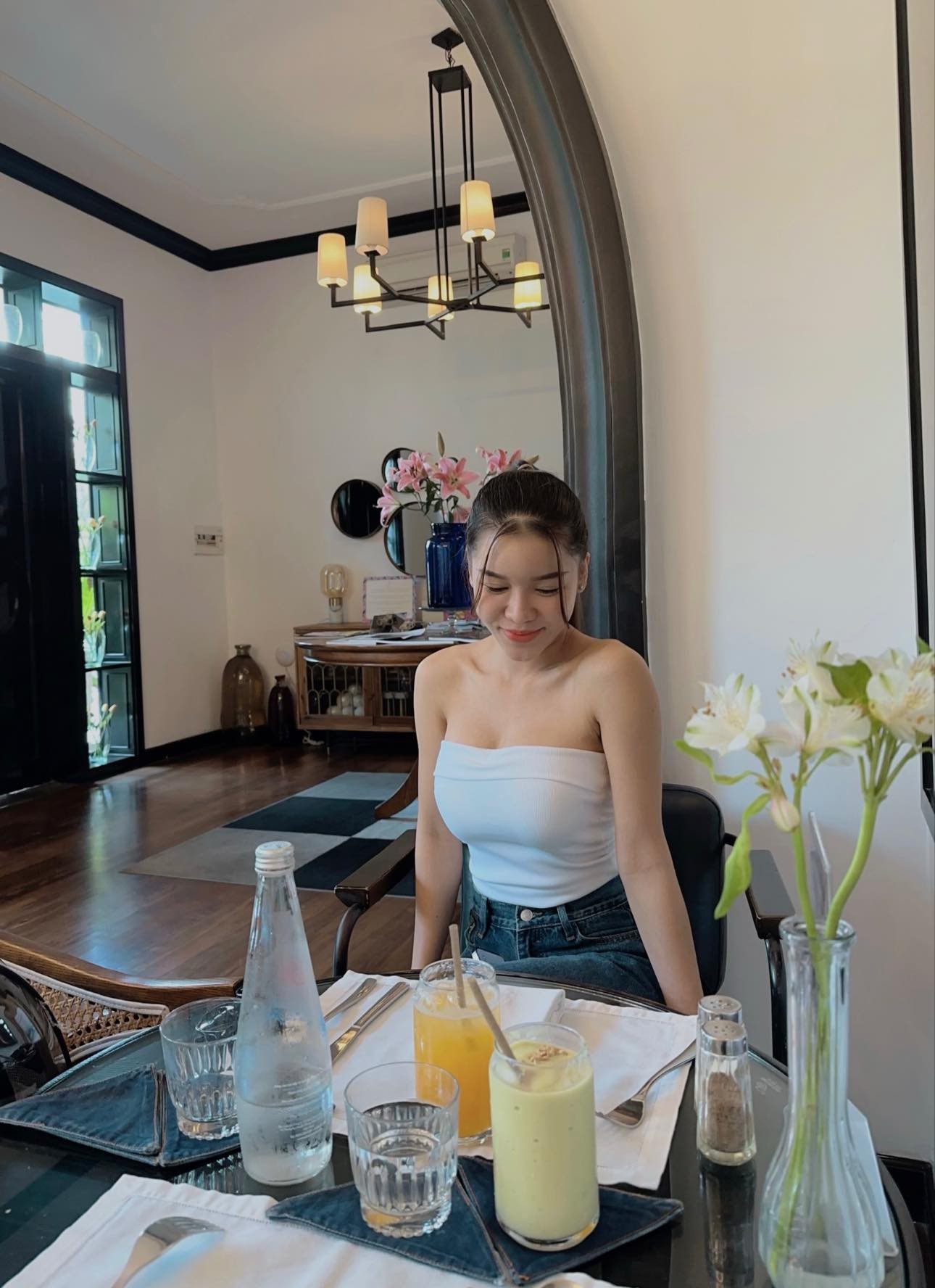 Bạn gái Văn Lâm khiến fan 'đỏ mặt' với hình ảnh đầy quyến rũ - Ảnh 1