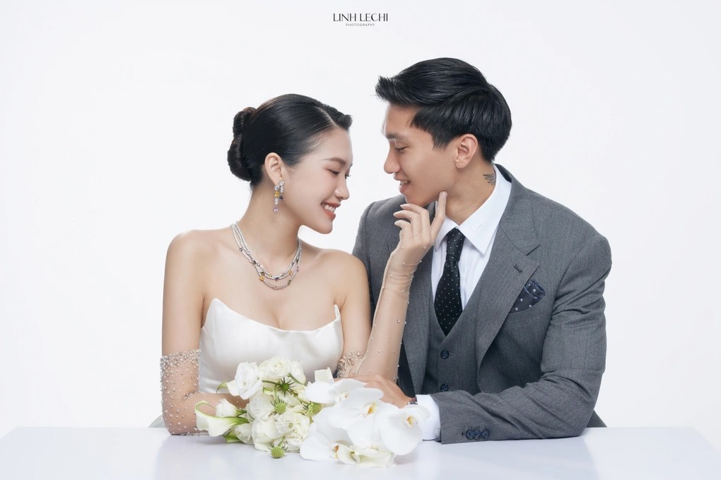 Văn Hậu cho biết điều anh trân trọng ở Hải My là cô luôn thấu hiểu công việc của anh và cùng anh trải qua những khó khăn trong sự nghiệp quần đùi áo số. Ảnh: FB Linh Le Chi