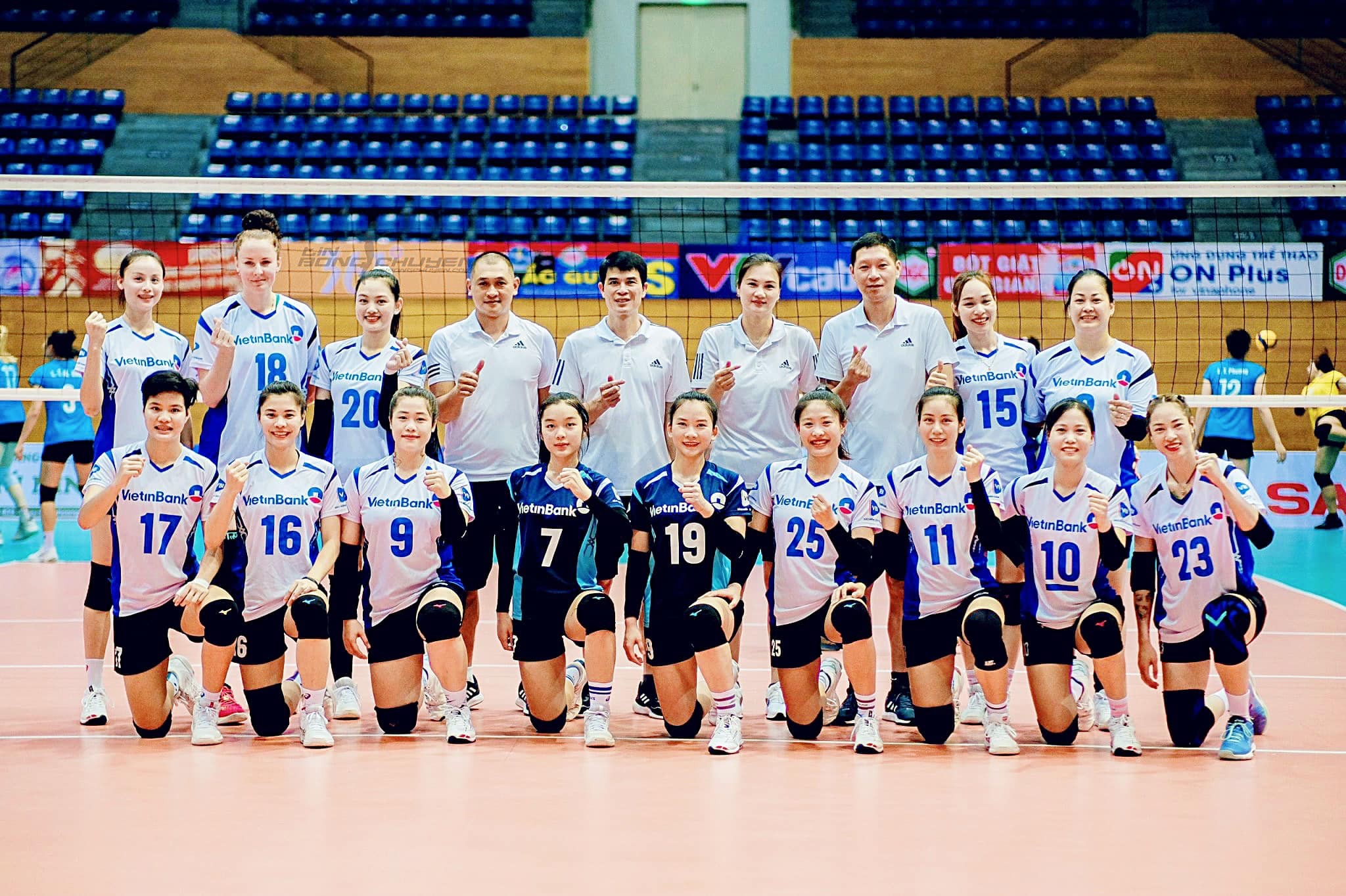 Nguyễn Thu Hoài sinh năm 1998, được biết đến nhiều với biệt danh 'Hoa khôi bóng chuyền'.