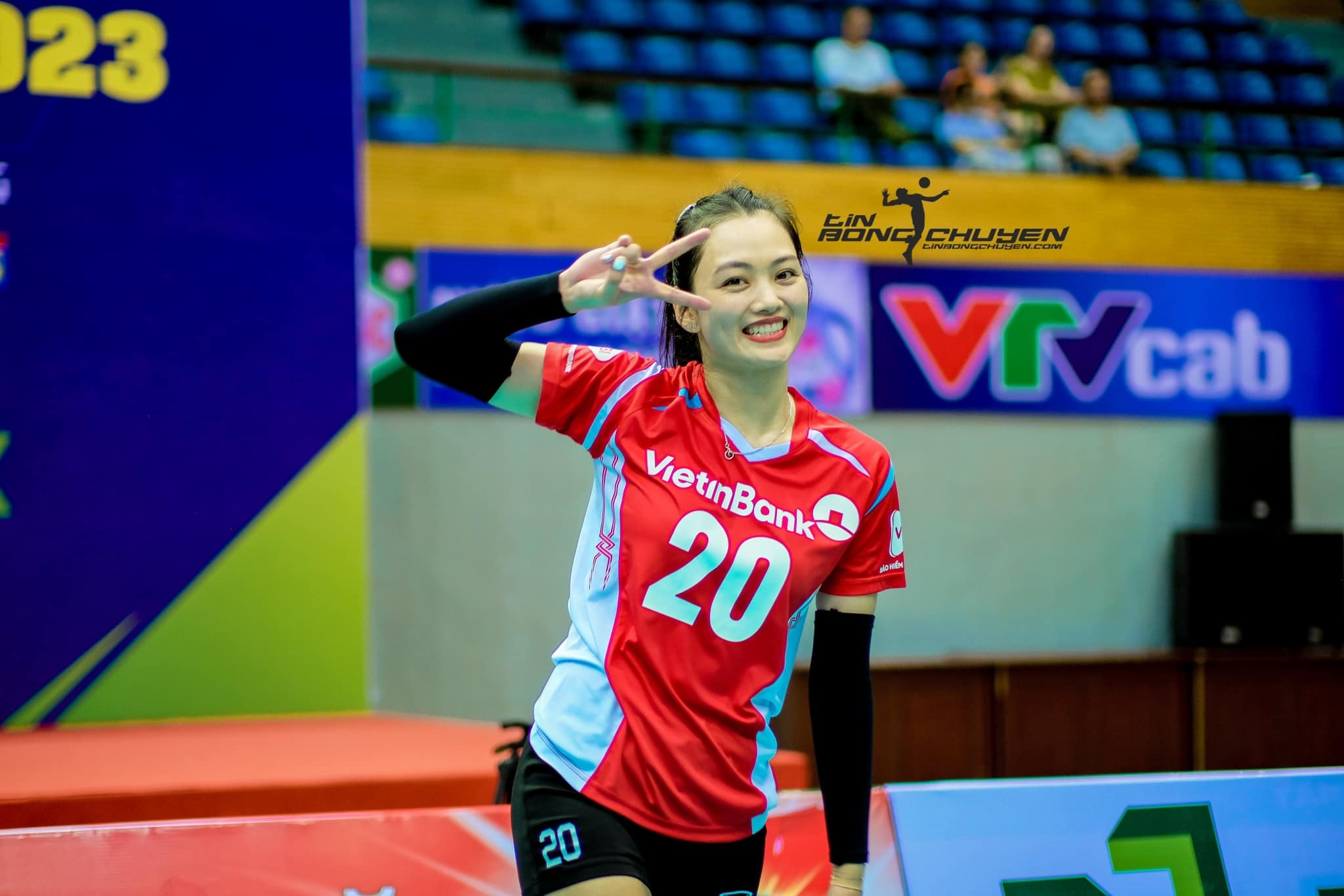 Không chỉ tài năng, Thu Hoài còn sở hữu nhan sắc xinh đẹp, được mệnh danh là 'hoa khôi bóng chuyền'. Cô sở hữu khuôn mặt bầu bĩnh, đôi mắt to tròn và nụ cười tươi tắn, luôn thu hút sự chú ý của người hâm mộ.