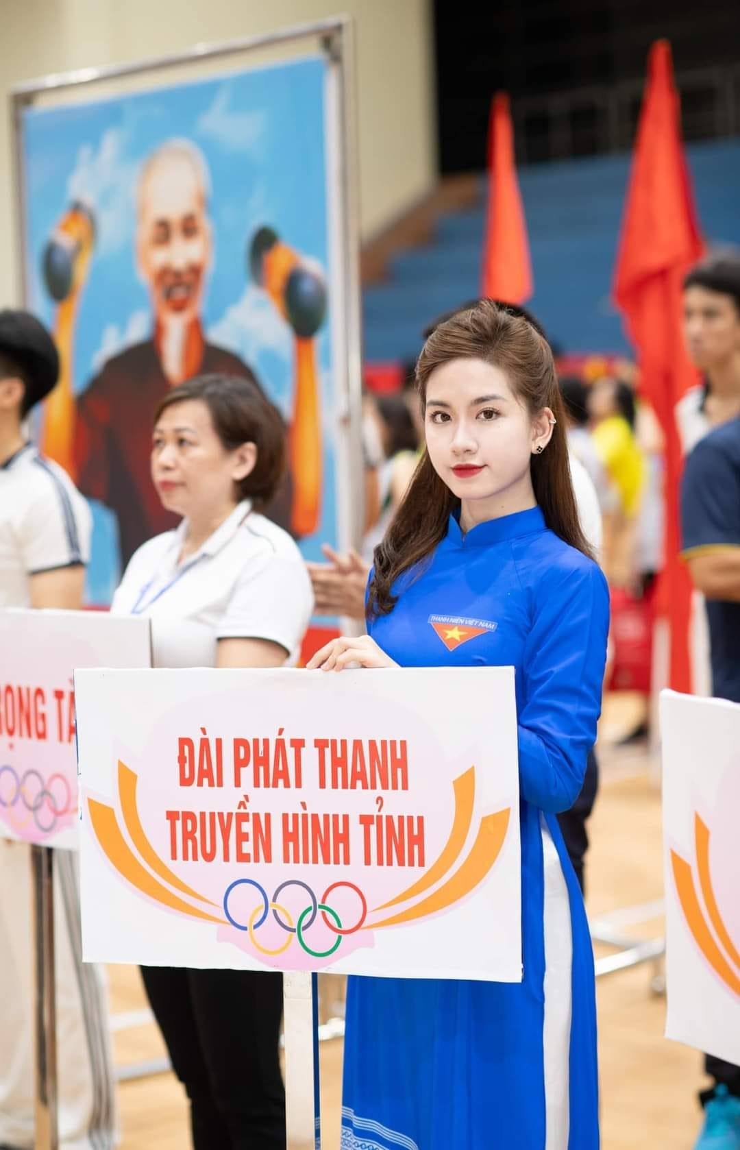 Doanh Nhi gây chú ý cho khán giả mỗi khi xuất hiện ở các sự kiện