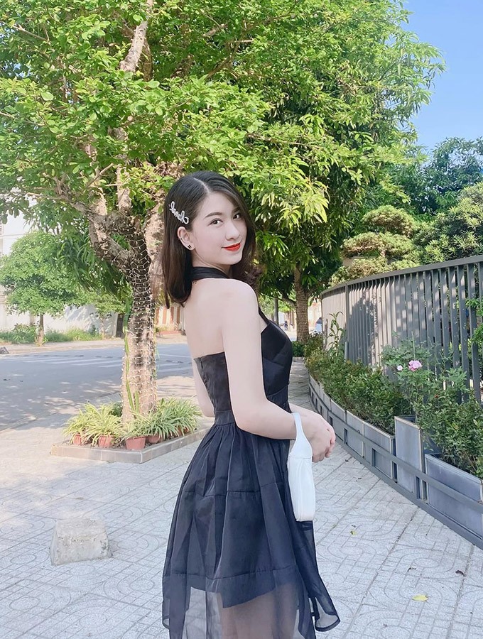 Hiện tại, cái tên Văn Doanh Nhi đang là từ khóa được tìm kiếm rất nhiều trên MXH.