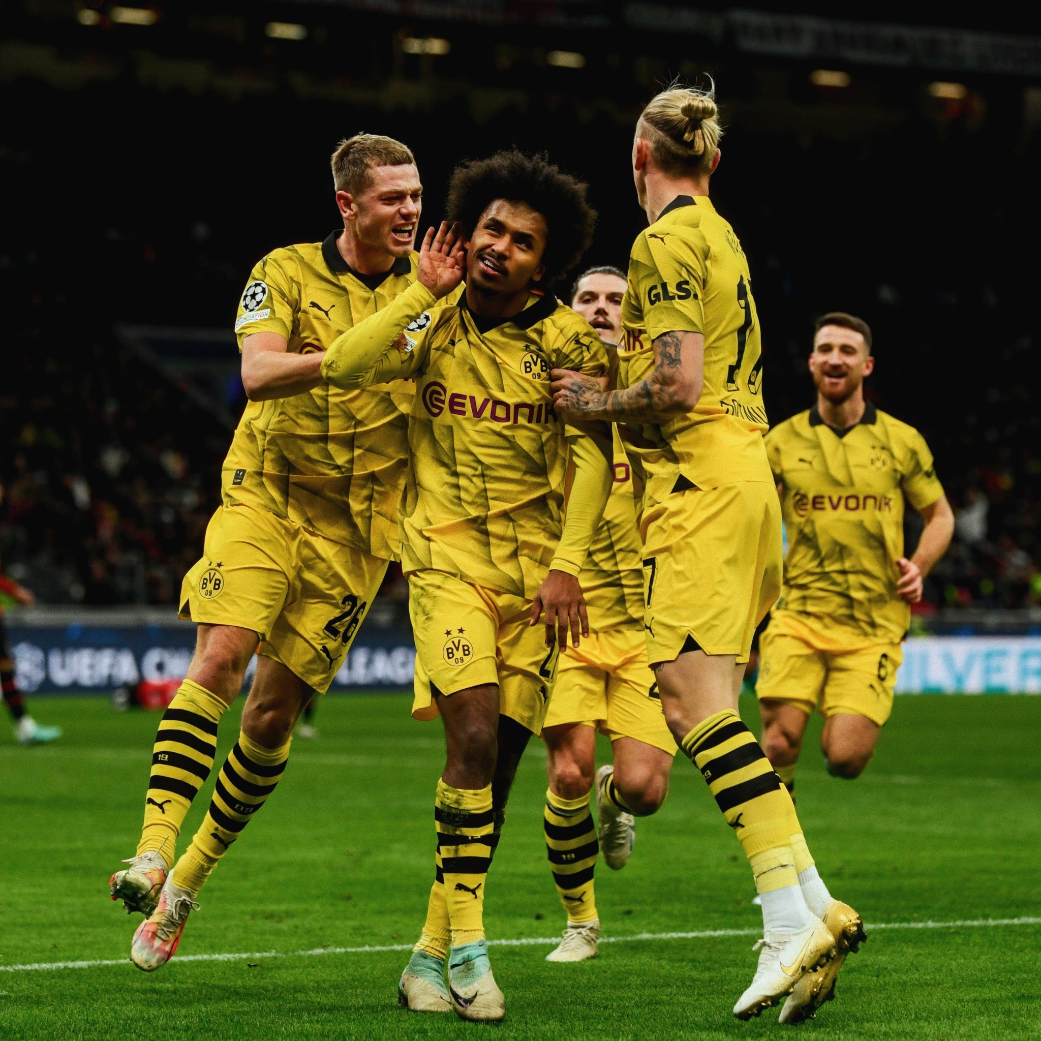 Bảng xếp hạng Cup C1 châu Âu 2023/24 mới nhất: Arsenal đi tiếp, Man Utd nguy cơ bị loại - Ảnh 1