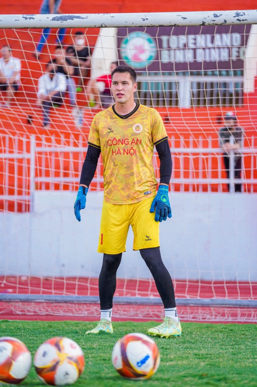 Filip Nguyễn là thủ thành đắt giá nhất V-League 2023/24. Ảnh: CLB CAHN