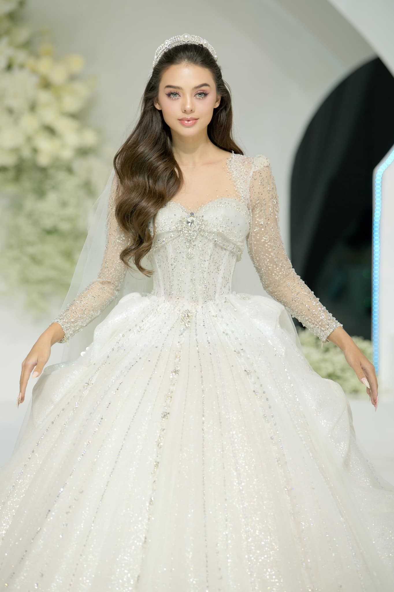 ô vợ người mẫu của thủ thành gốc xứ Thanh khiến khán giả trầm trồ với nhan sắc xinh đẹp, thần thái tự tin