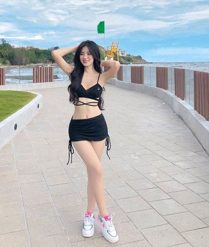Thụy Hân khiến cư dân mạng phải trầm trồ với màn khoe nhan sắc trong trang phục bikini Thụy Hân khiến cư dân mạng phải trầm trồ với màn khoe nhan sắc trong trang phục bikini
