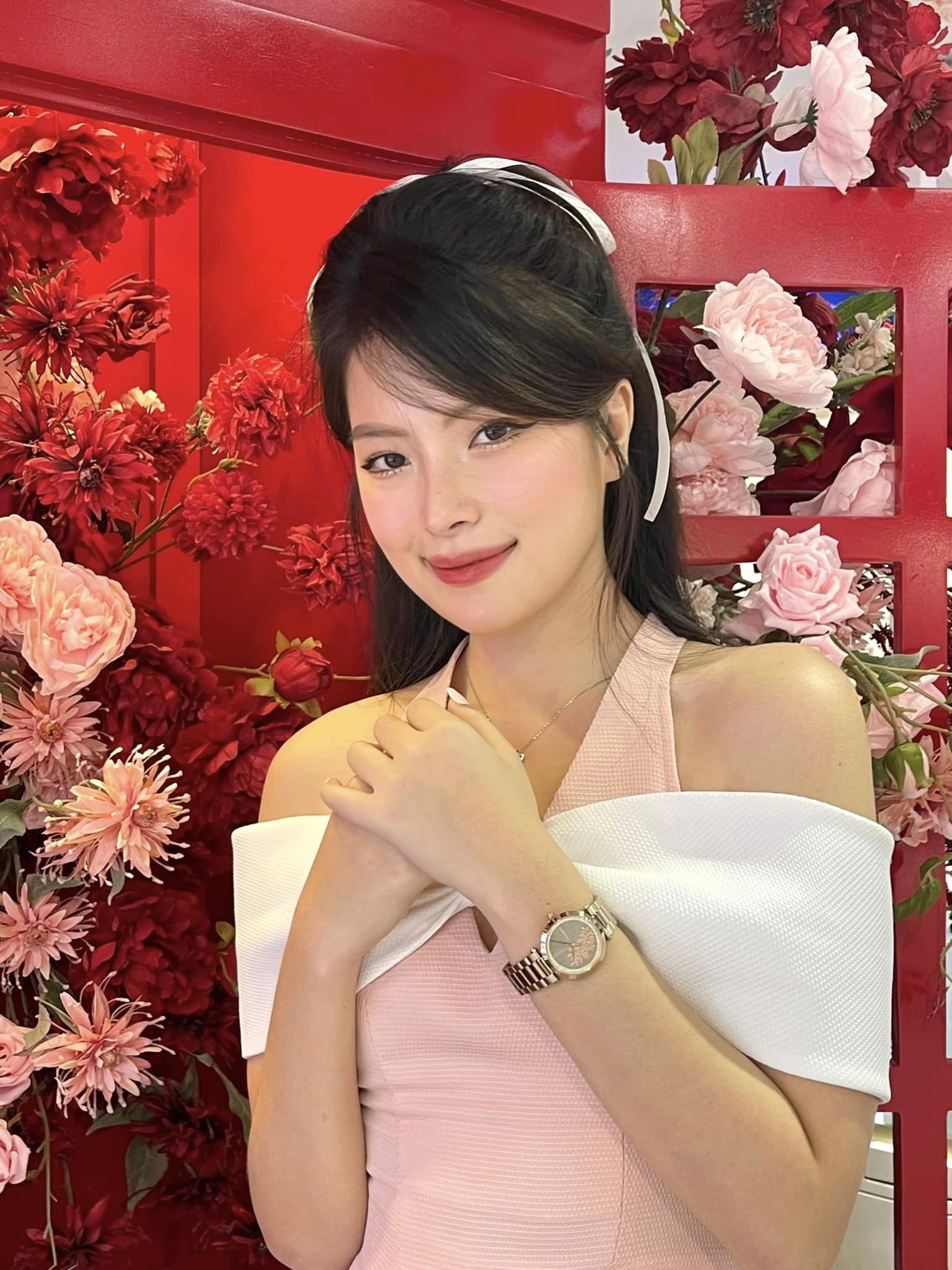 Bạn gái cựu tiền đạo U23 Việt Nam diện trang phục bắt mắt, khoe đường cong gợi cảm - Ảnh 2 Bạn gái cựu tiền đạo U23 Việt Nam diện trang phục bắt mắt, khoe đường cong gợi cảm - Ảnh 2
