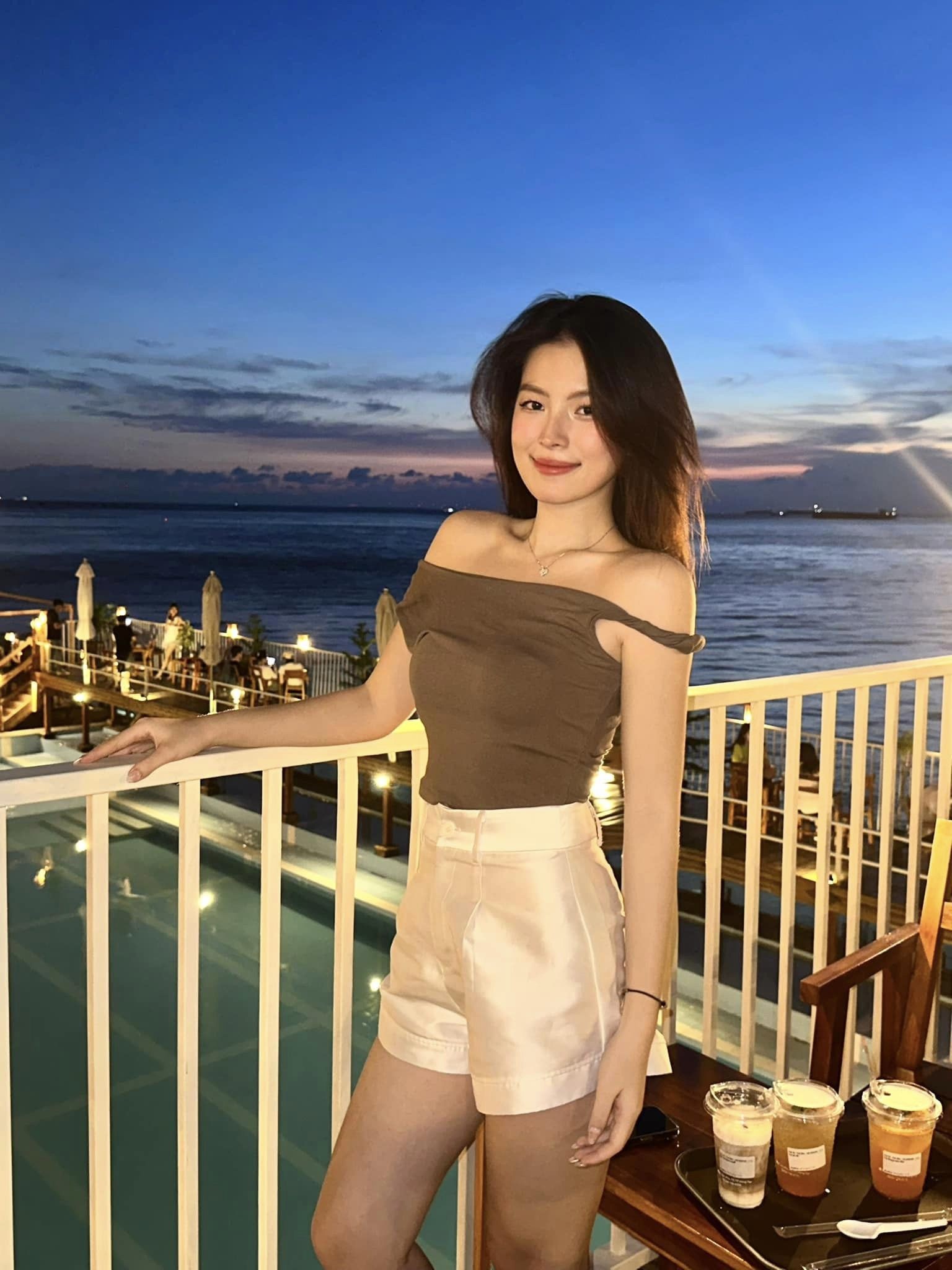 Trong quá khứ, bạn gái của Lê Minh Bình cũng từng rất nổi tiếng trên các trang mạng xã hội của Trung Quốc. Trong quá khứ, bạn gái của Lê Minh Bình cũng từng rất nổi tiếng trên các trang mạng xã hội của Trung Quốc.