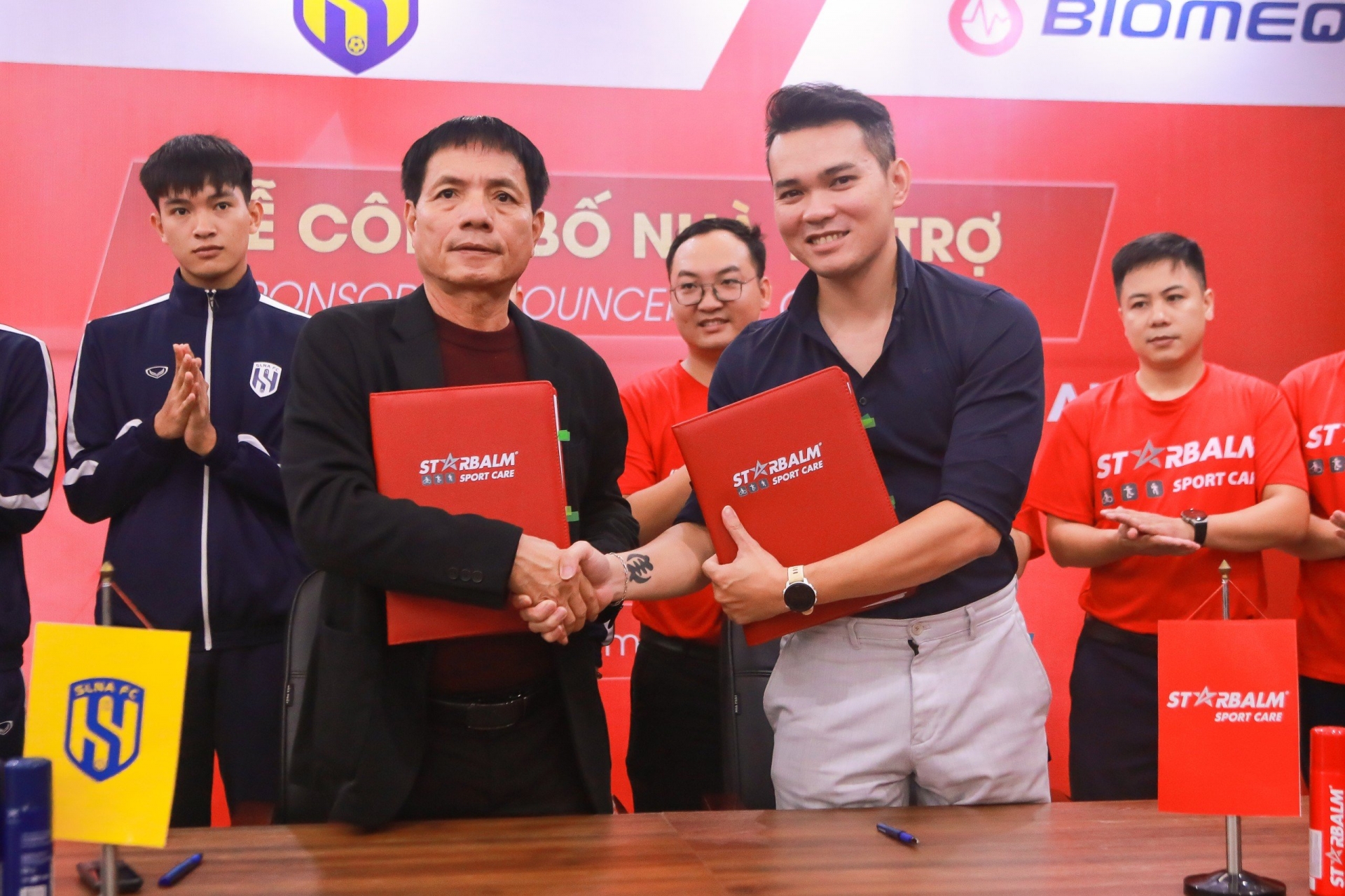 CLB SLNA ký hợp đồng hợp tác với Công ty Cổ phần thiết bị y sinh BIOMEQ.