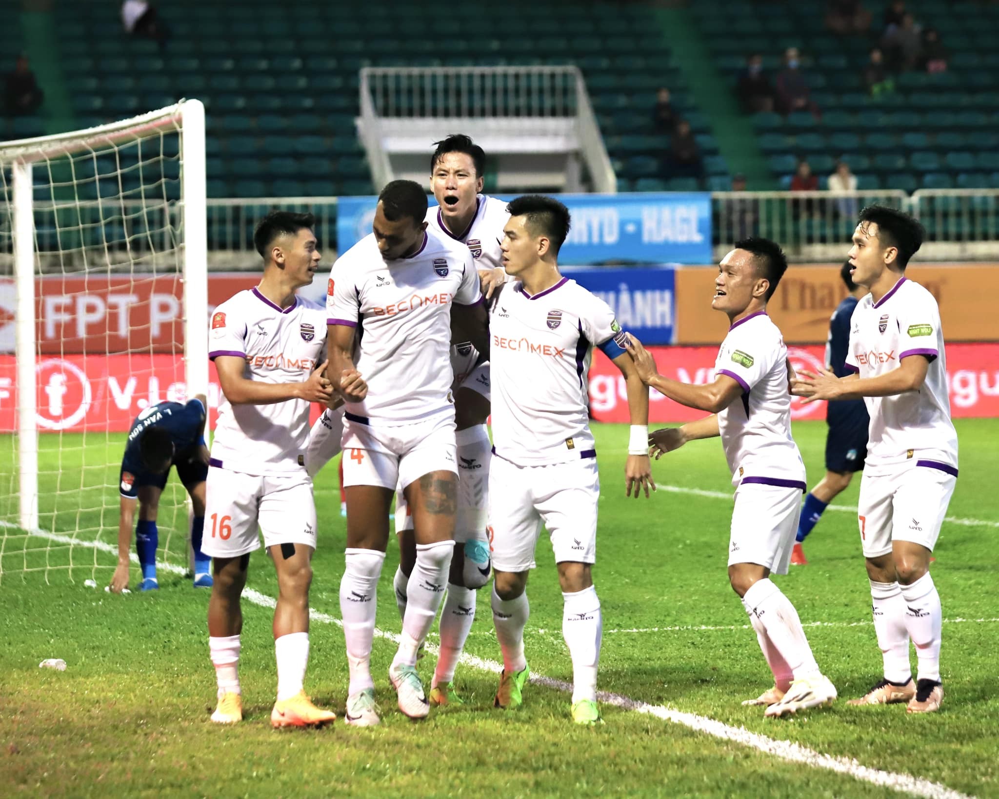 Trung vệ Janclesio ghi bàn vào lưới CLB HAGL. Ảnh: Internet